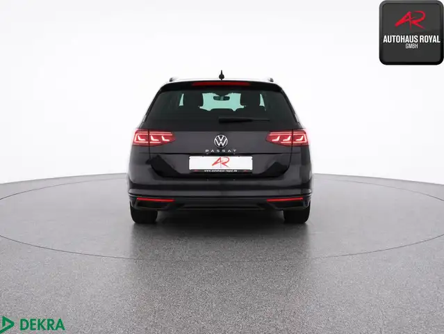 Volkswagen Passat view 4