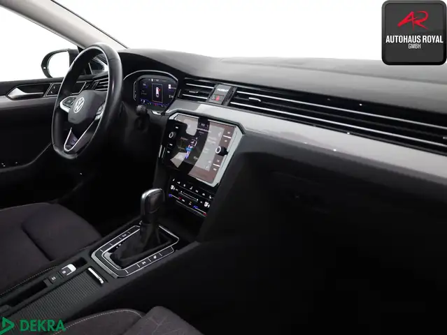 Volkswagen Passat view 11