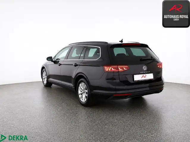 Volkswagen Passat view 3