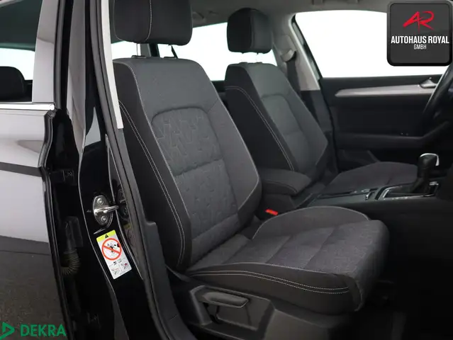 Volkswagen Passat view 12