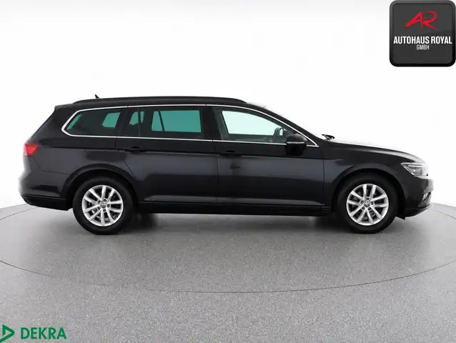 Volkswagen Passat view 6