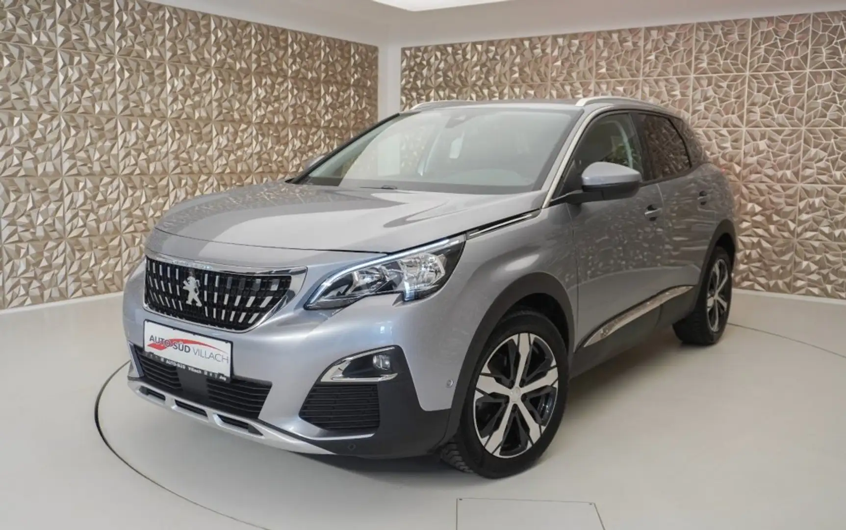 Peugeot 3008 1,2 PureTech Allure Grau - 1