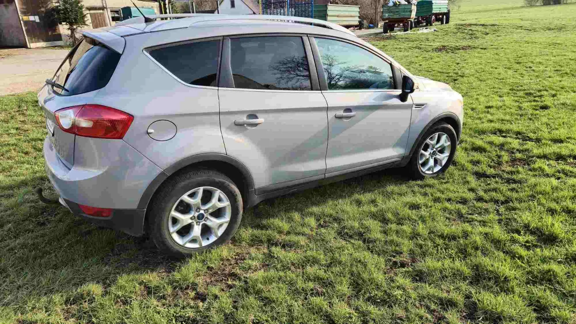 Ford Kuga Kuga Diesel 2.0 TDCi 2x4 Trend Grau - 2