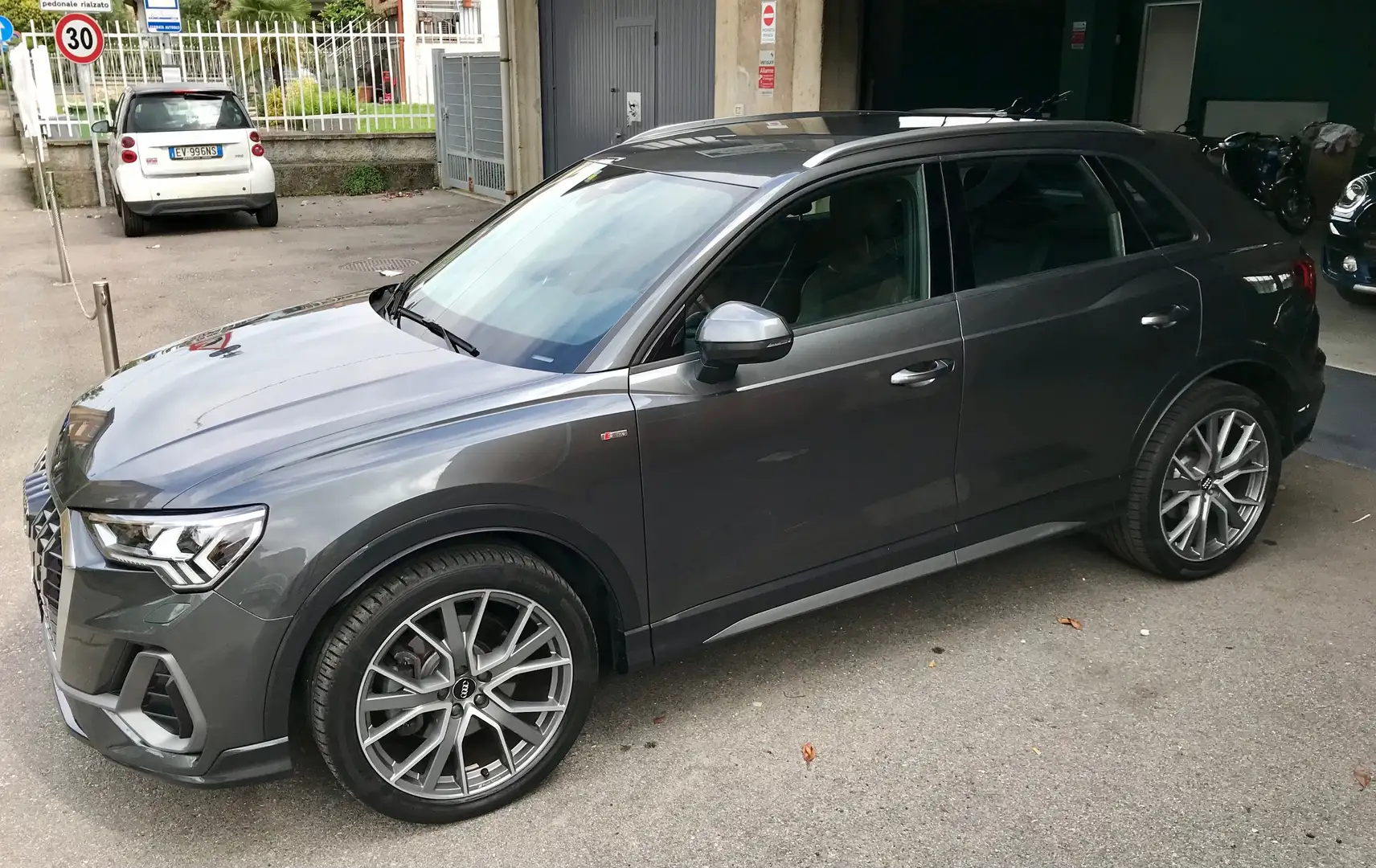 Audi Q3 S Line FULL OPTIONAL BELLISSIMA Gris - 1