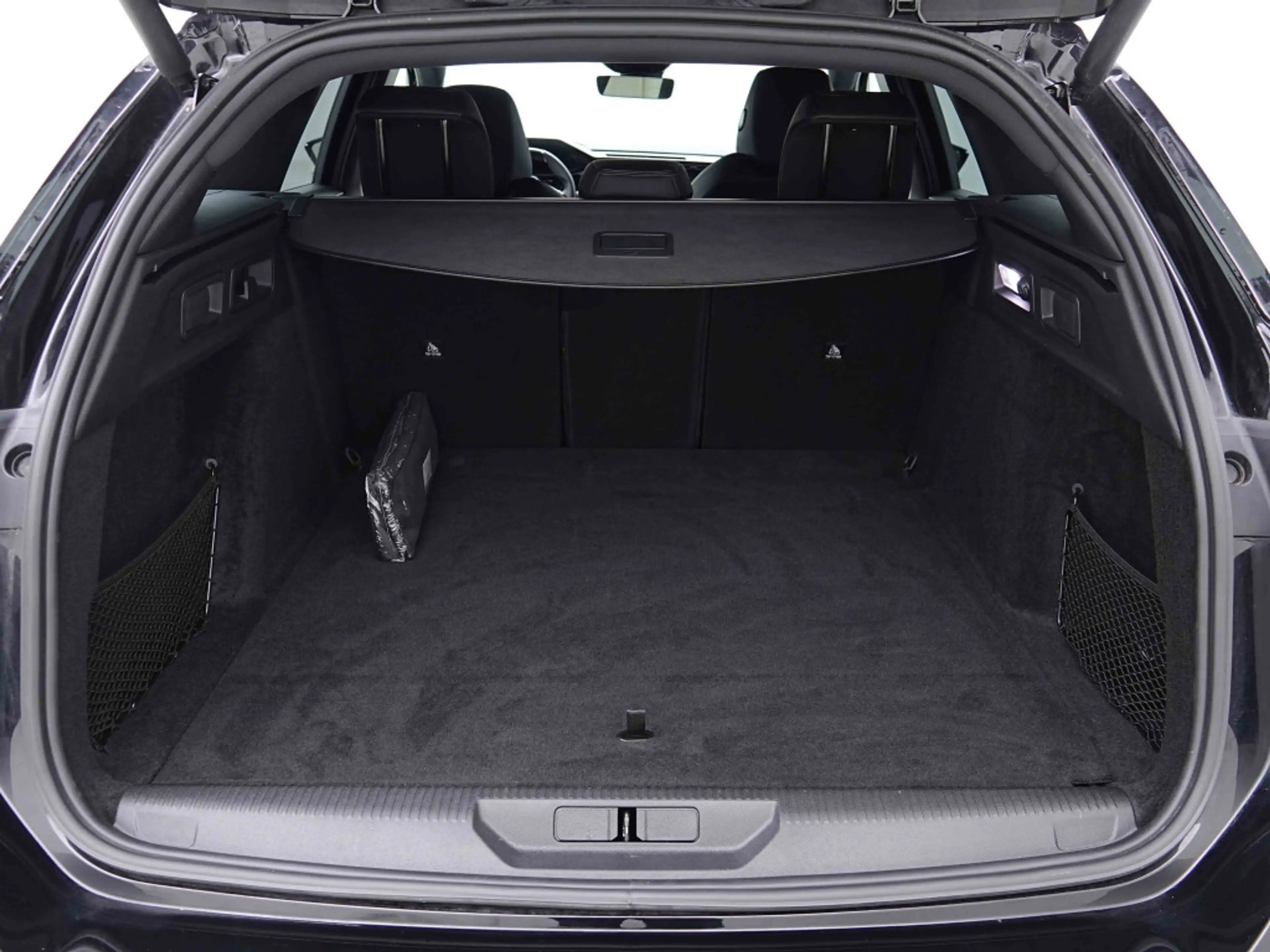 Peugeot 308 1.2 T 130 AUT SW GT | GPS | 360CAM | Focal Hi-Fi — photo 6