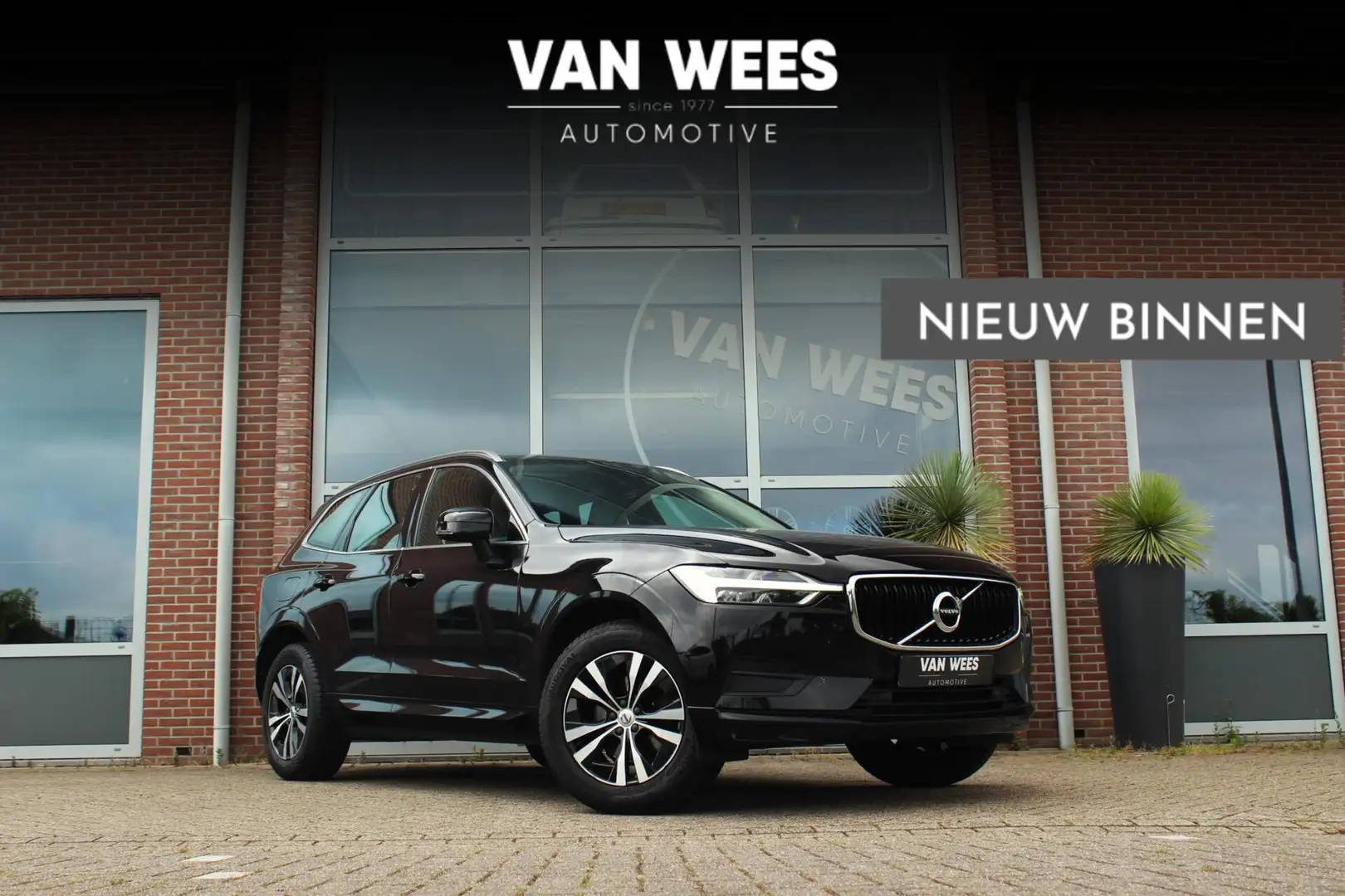 Volvo XC60 2.0 D4 Momentum | 1e eigenaar | inc BTW | Camera | Zwart - 1