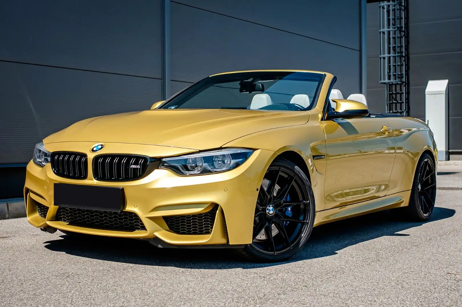 BMW M4 Comp.Cabr.DrAss.SurrWiev.H&K.Akrapov.8Fach20" Jaune - 1