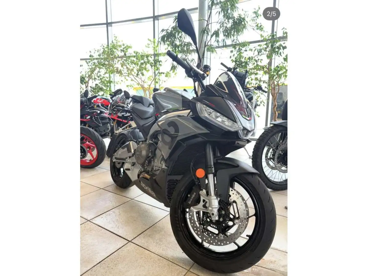 Aprilia Tuono 660 Wit - 2