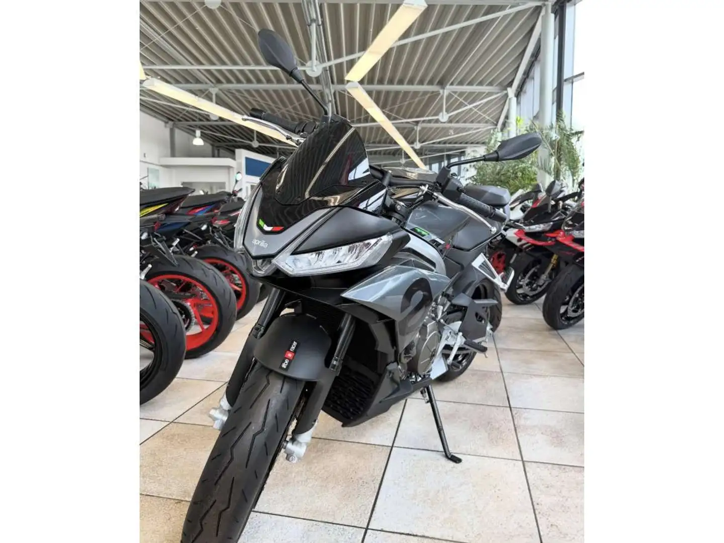 Aprilia Tuono 660 Wit - 1