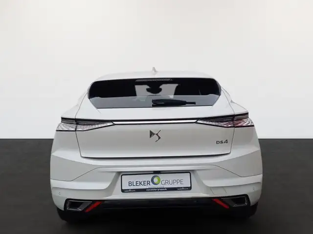 DS Automobiles DS 4 view 4