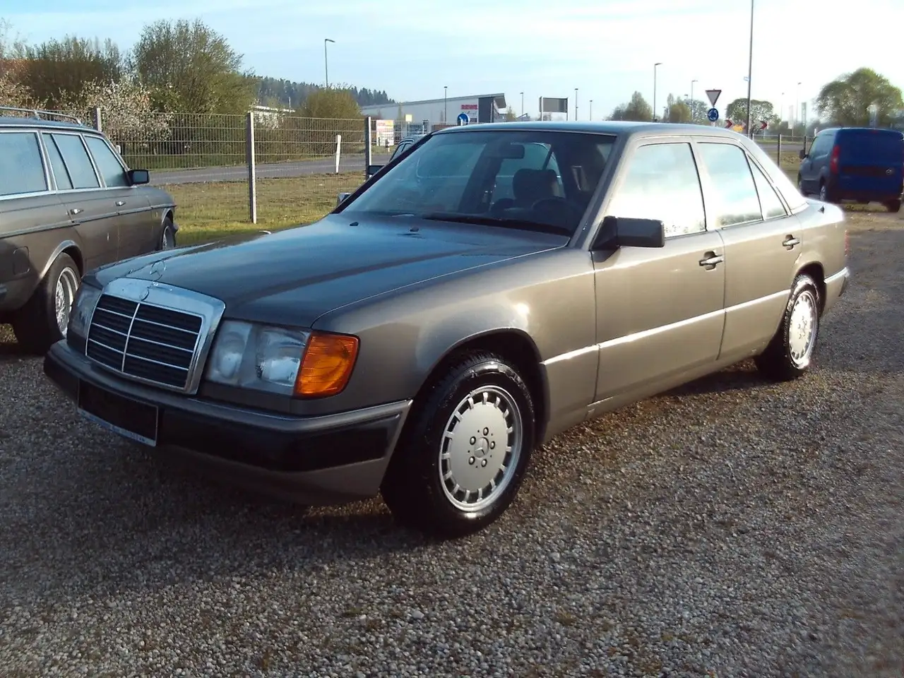 Mercedes-Benz E 230