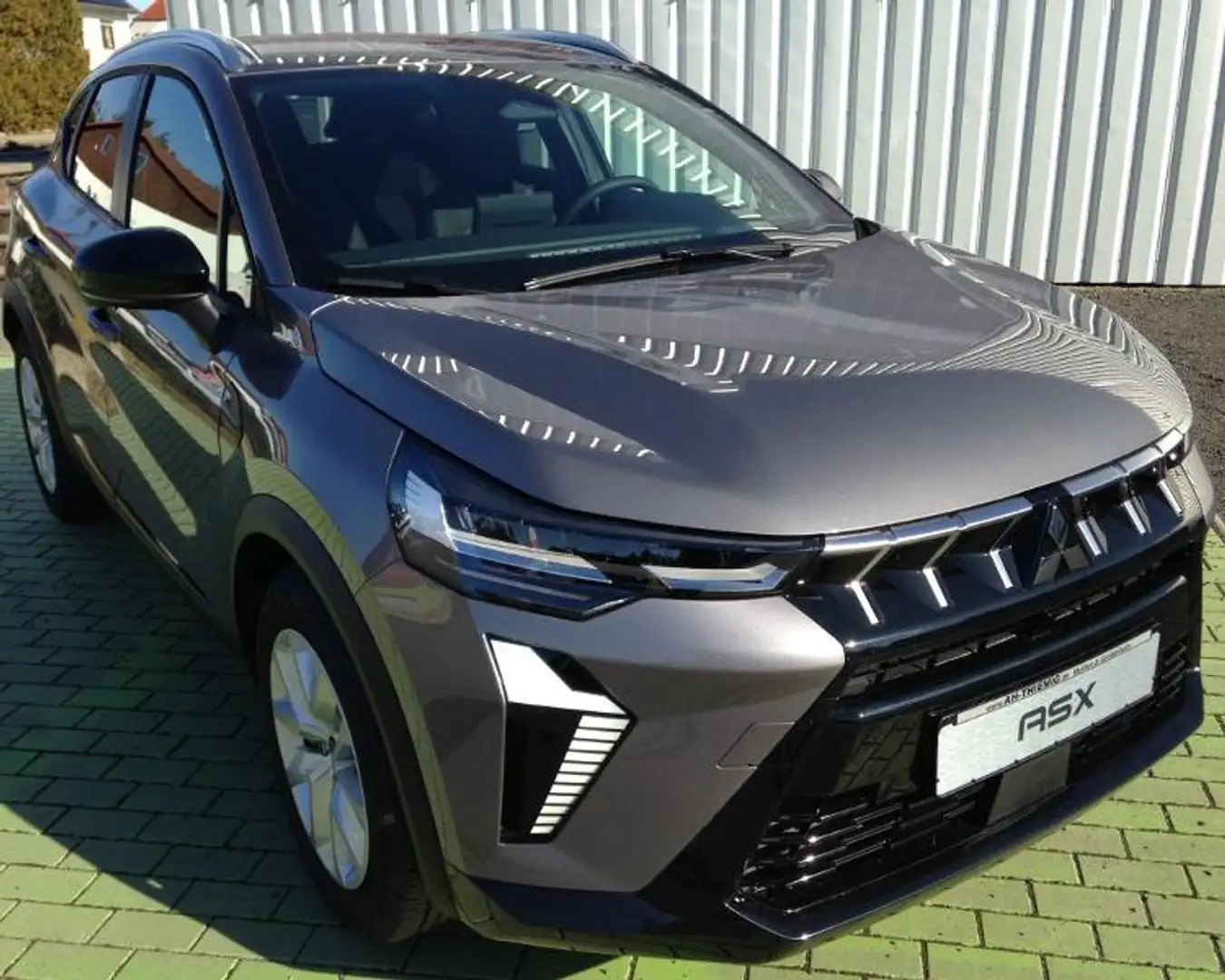 Mitsubishi ASX PLUS 1.3 T-Benziner 6-Gang Gris - 1