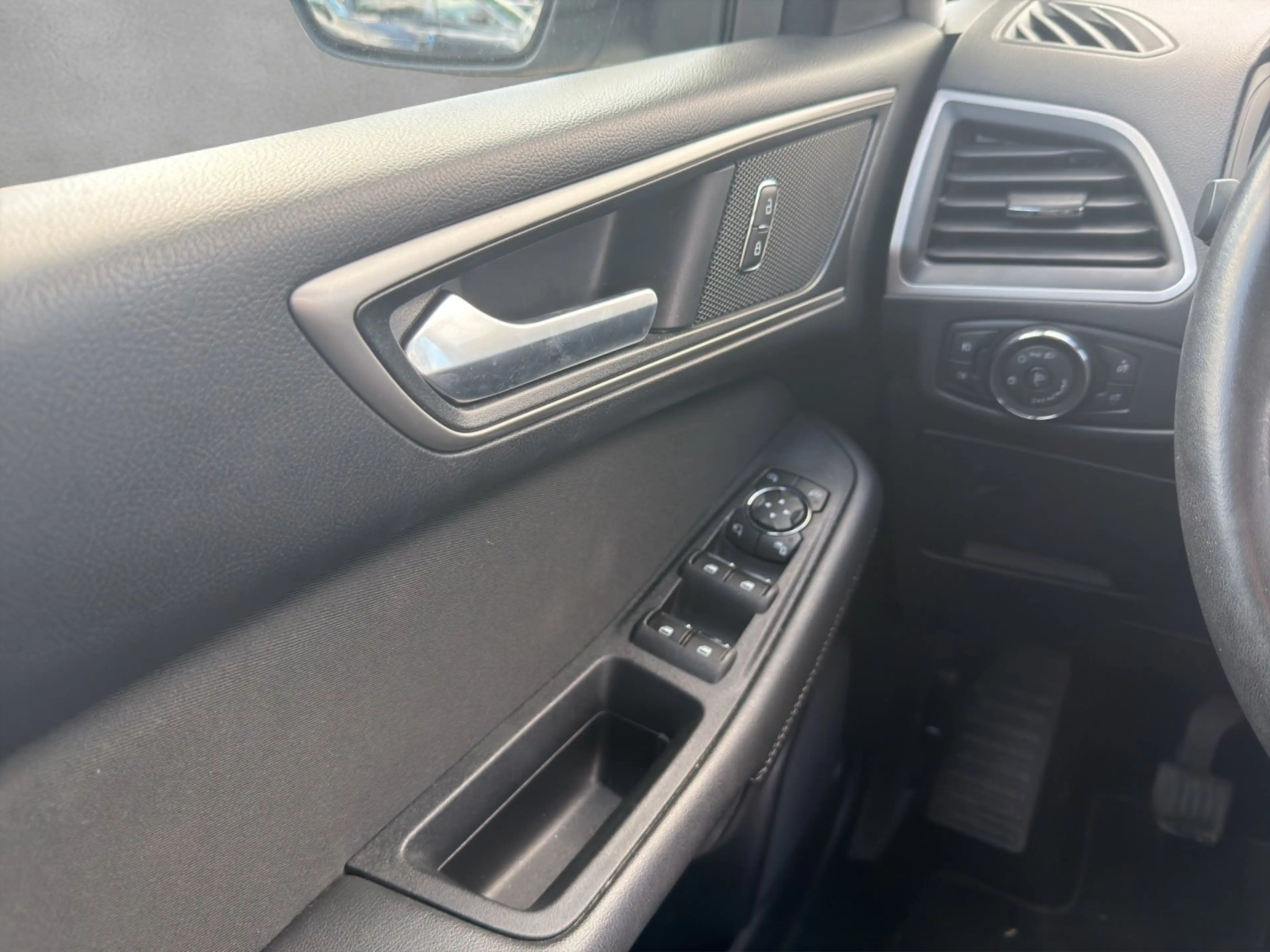 Ford S-Max 1.5 Business KAMERA/TEMPOMAT/NAVI/SHZ/ — photo 13