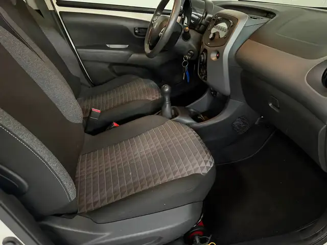 Peugeot 108 view 14