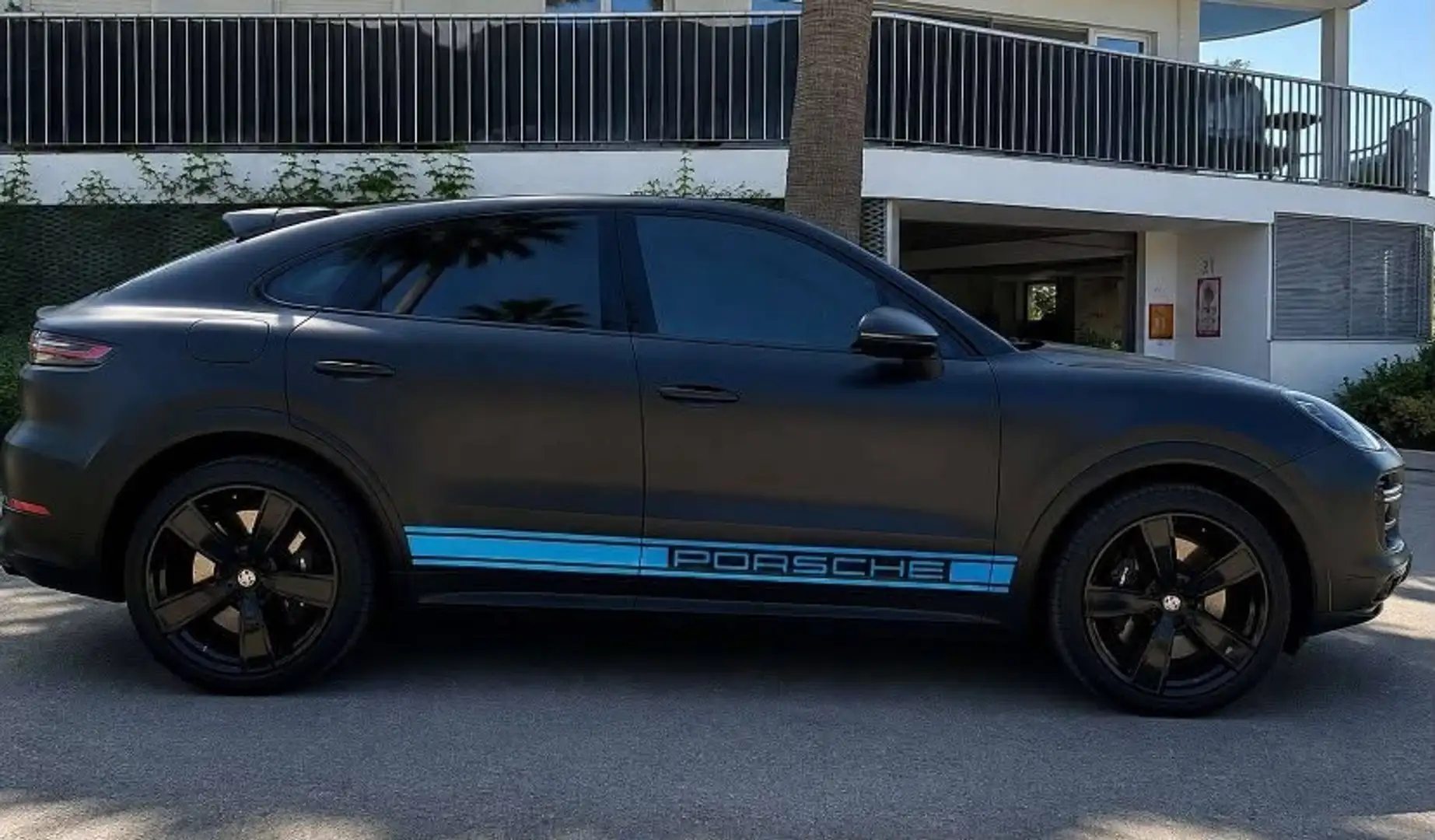 Porsche Cayenne Turbo S E-Hybrid Coupé Aut. - 2