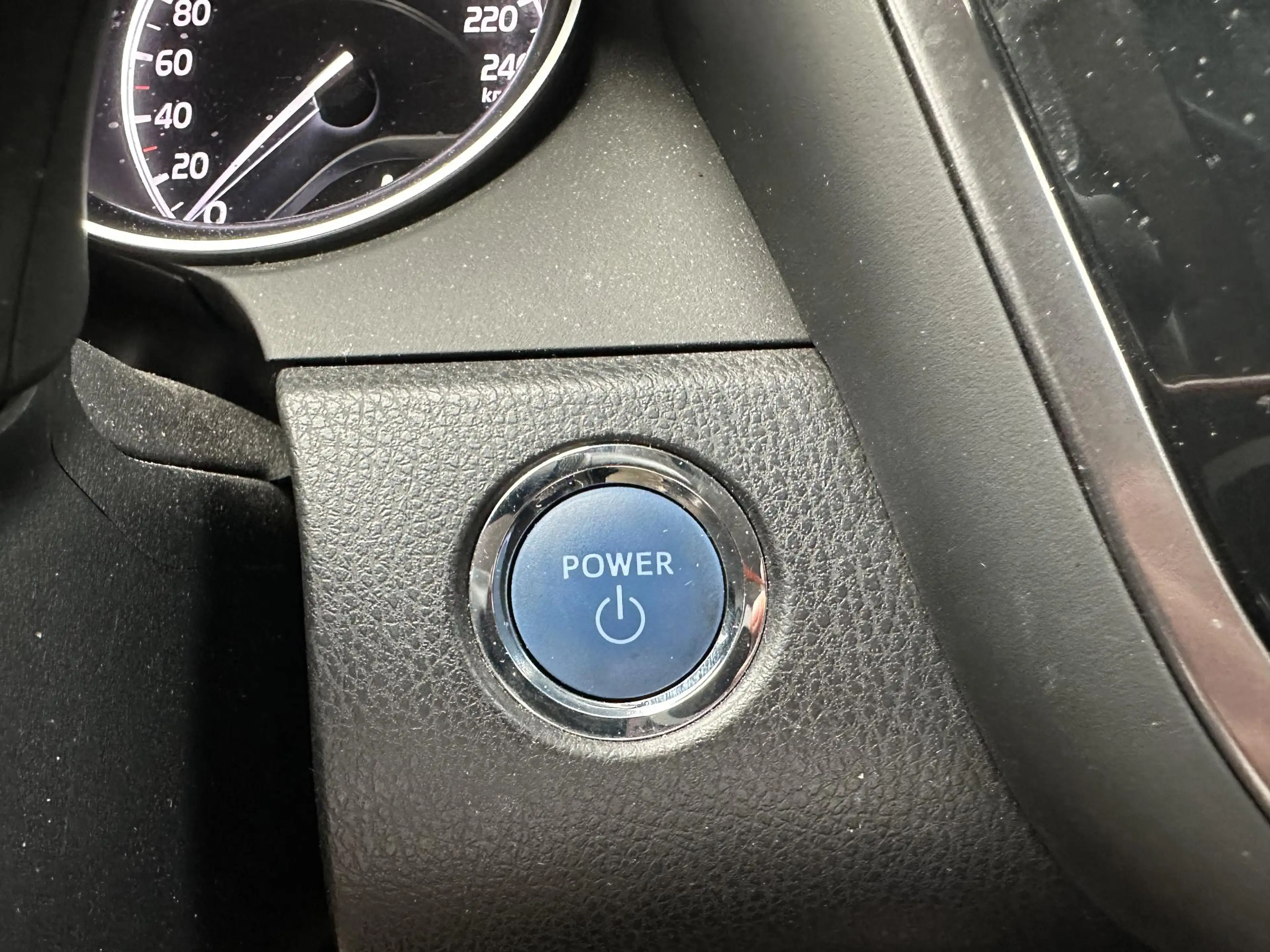 Toyota Camry 2.5 Hybrid Premium — photo 13