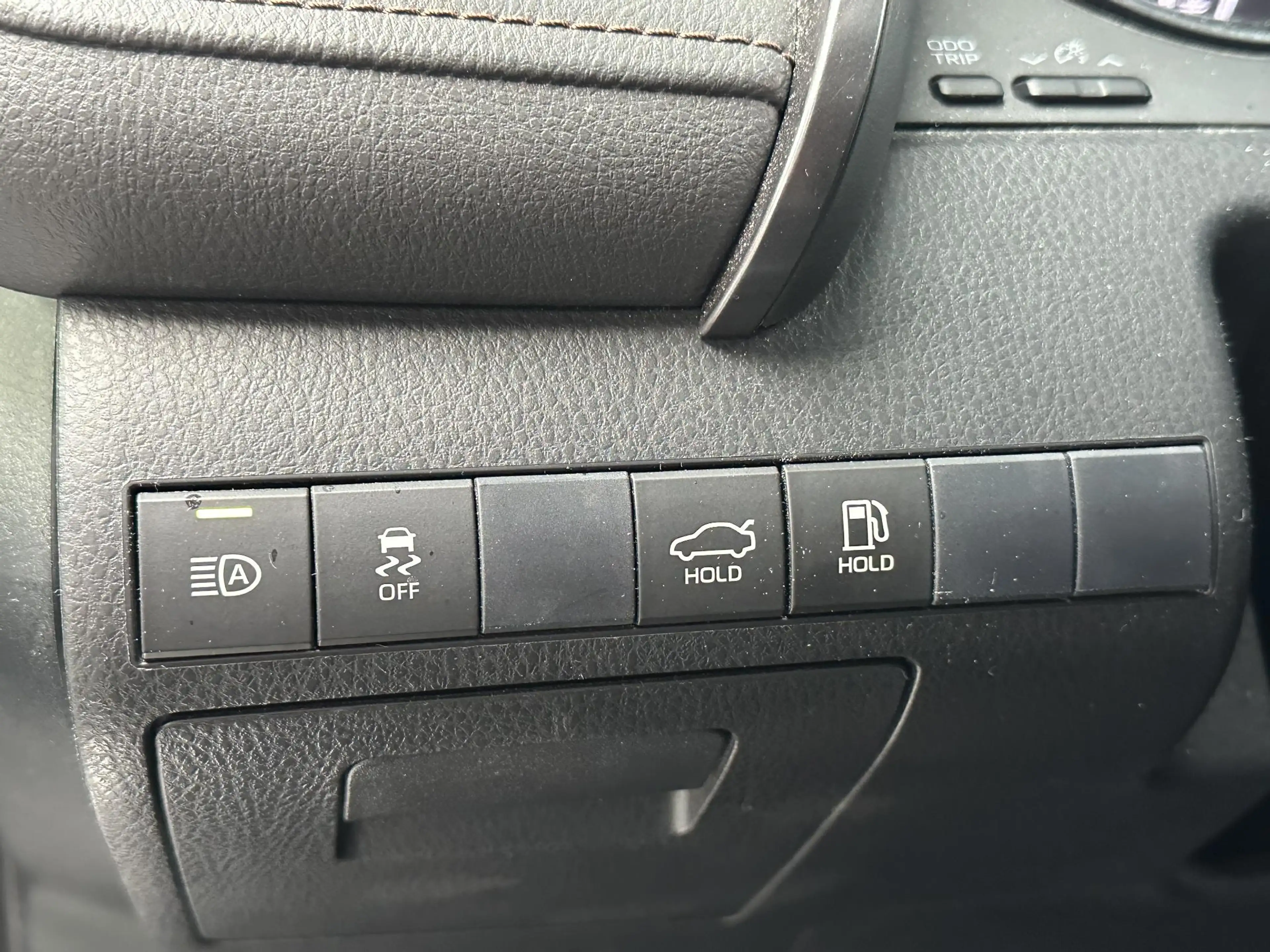 Toyota Camry 2.5 Hybrid Premium — photo 5