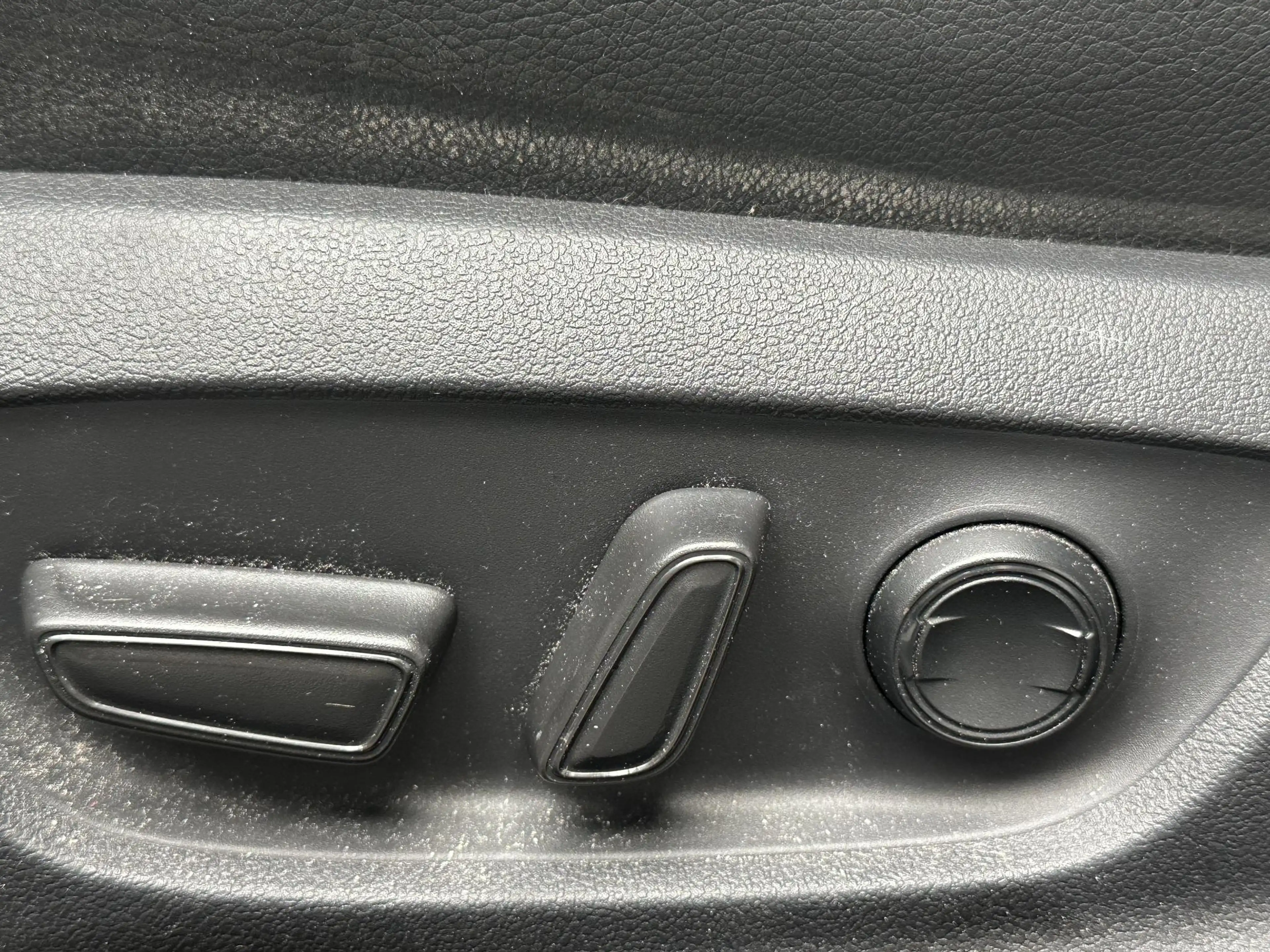 Toyota Camry 2.5 Hybrid Premium — photo 4