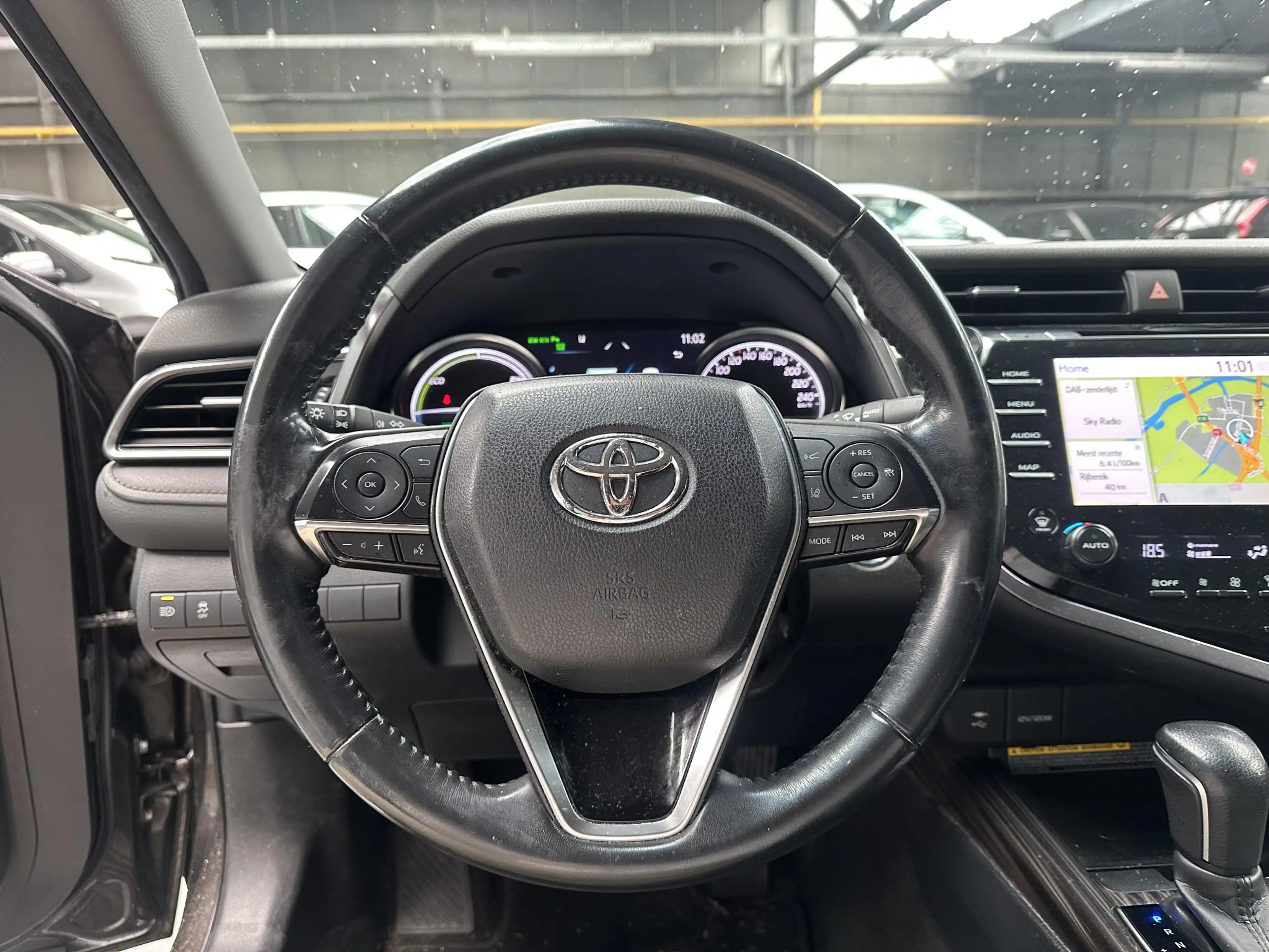 Toyota Camry 2.5 Hybrid Premium — photo 12