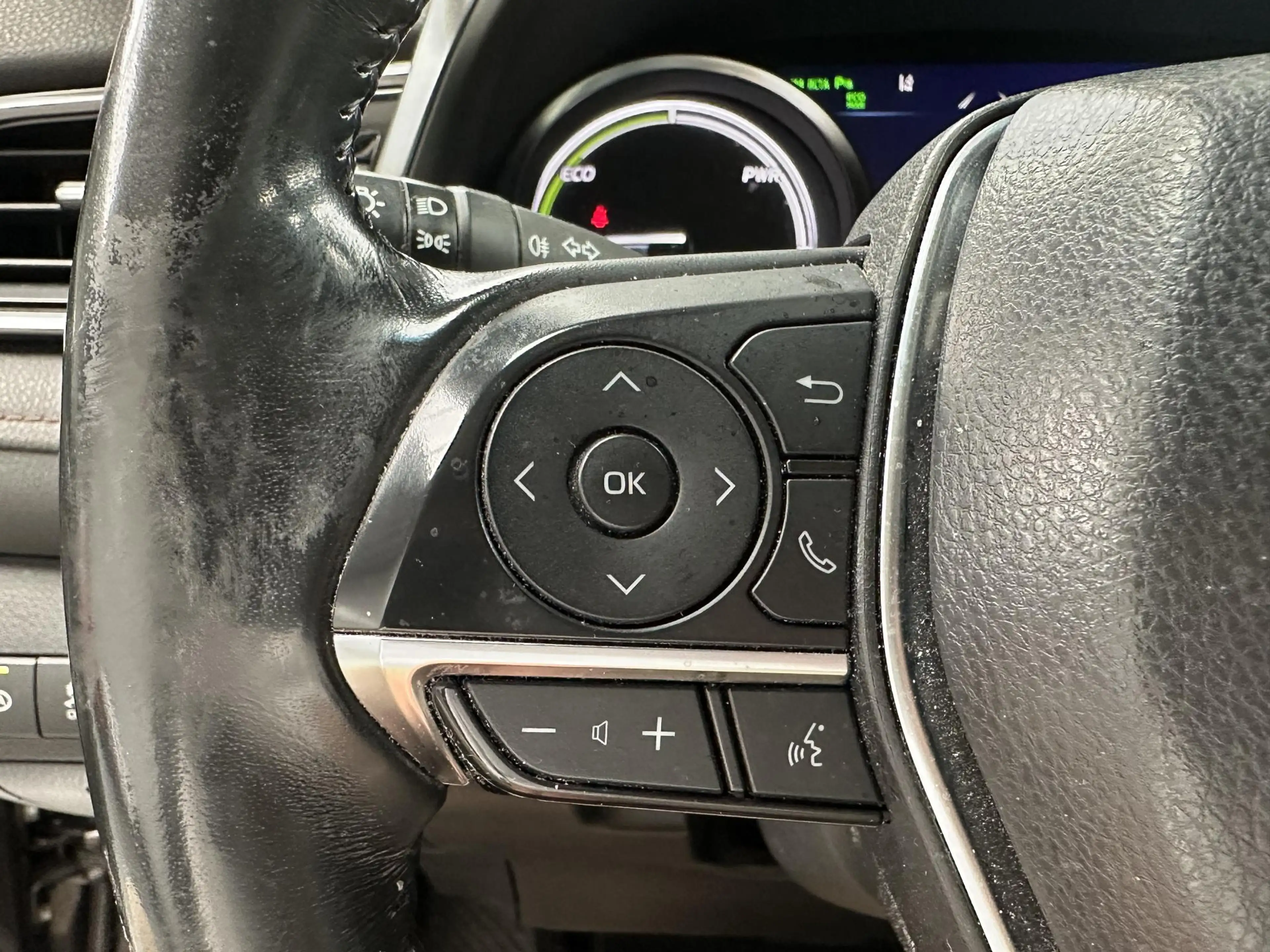 Toyota Camry 2.5 Hybrid Premium — photo 10