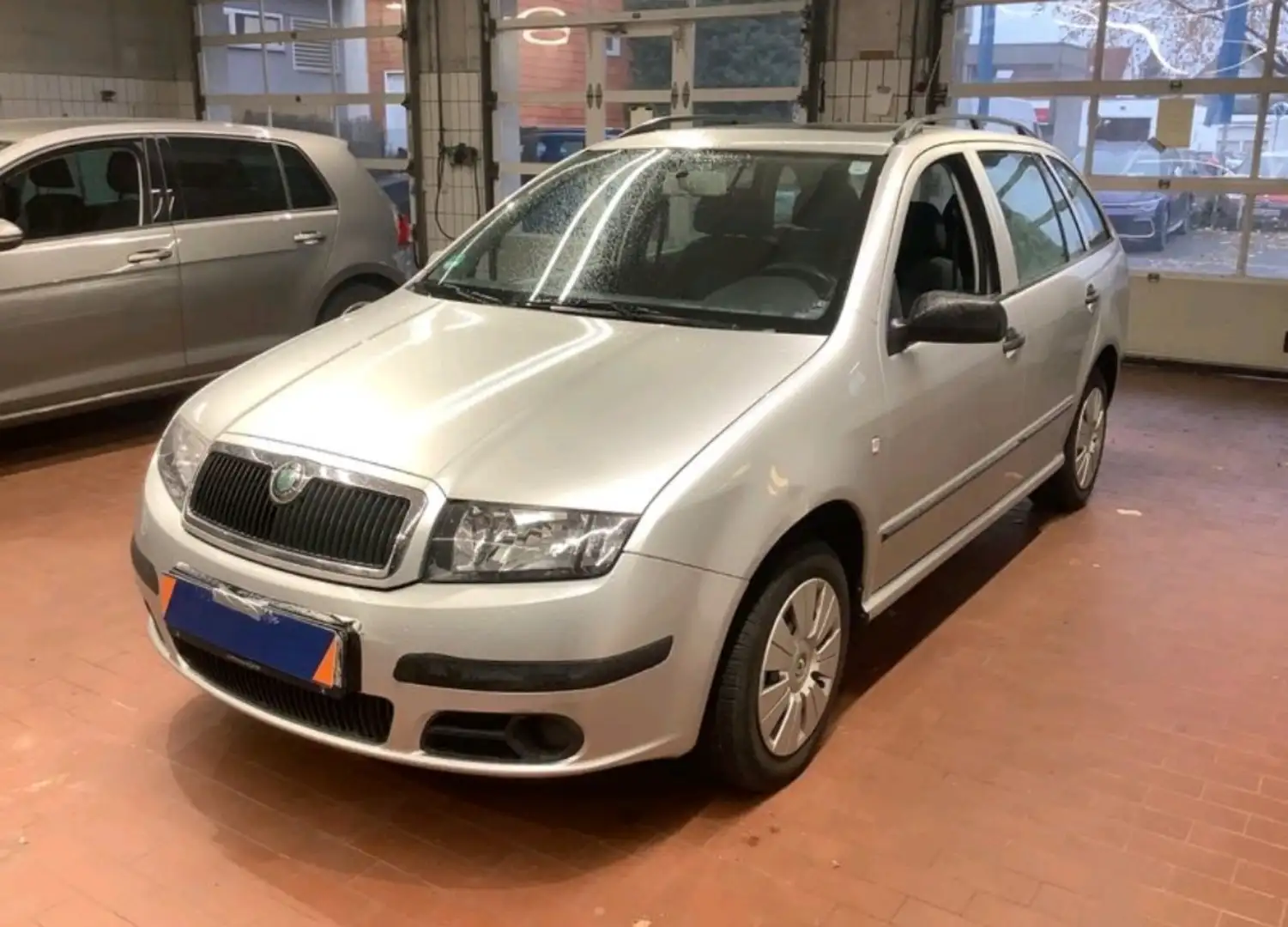 Skoda Fabia Ambiente Klima 1 Hand Preis inkl Neu Tüv Grau - 1