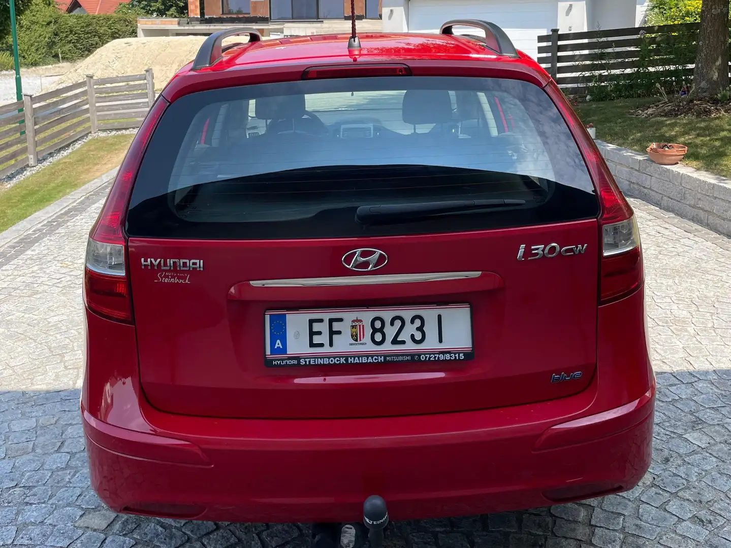 Hyundai i30 i30 CW 1,6 CRDi Europe blue drive DPF Europe Rot - 2