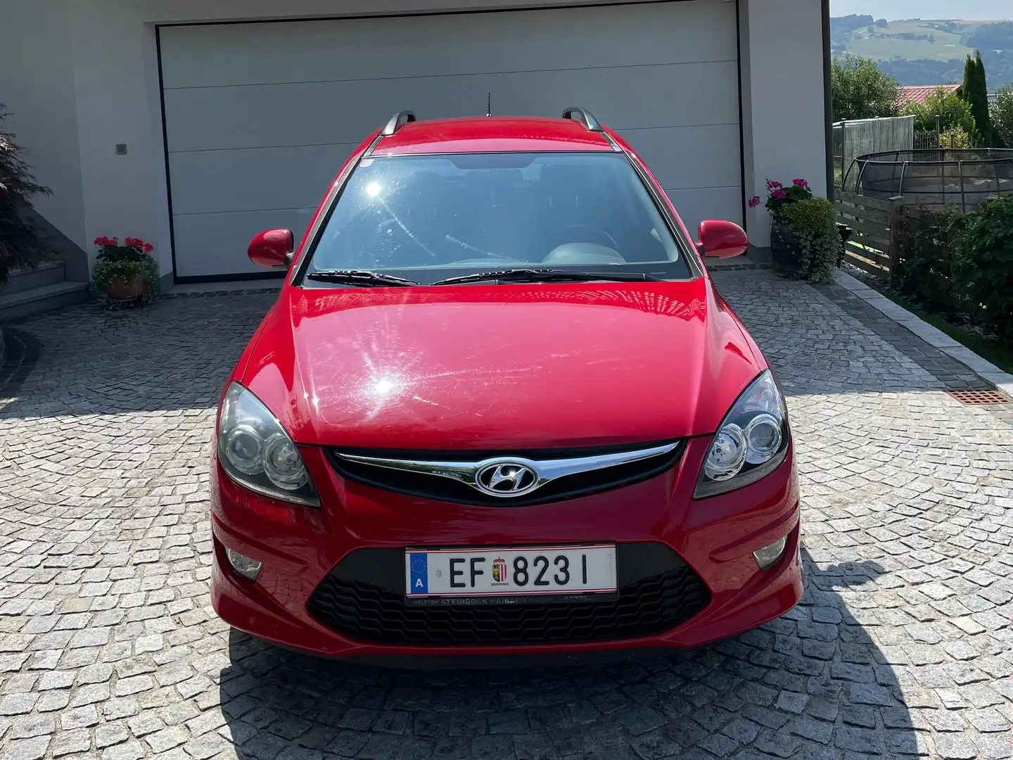 Hyundai i30 i30 CW 1,6 CRDi Europe blue drive DPF Europe Rot - 1