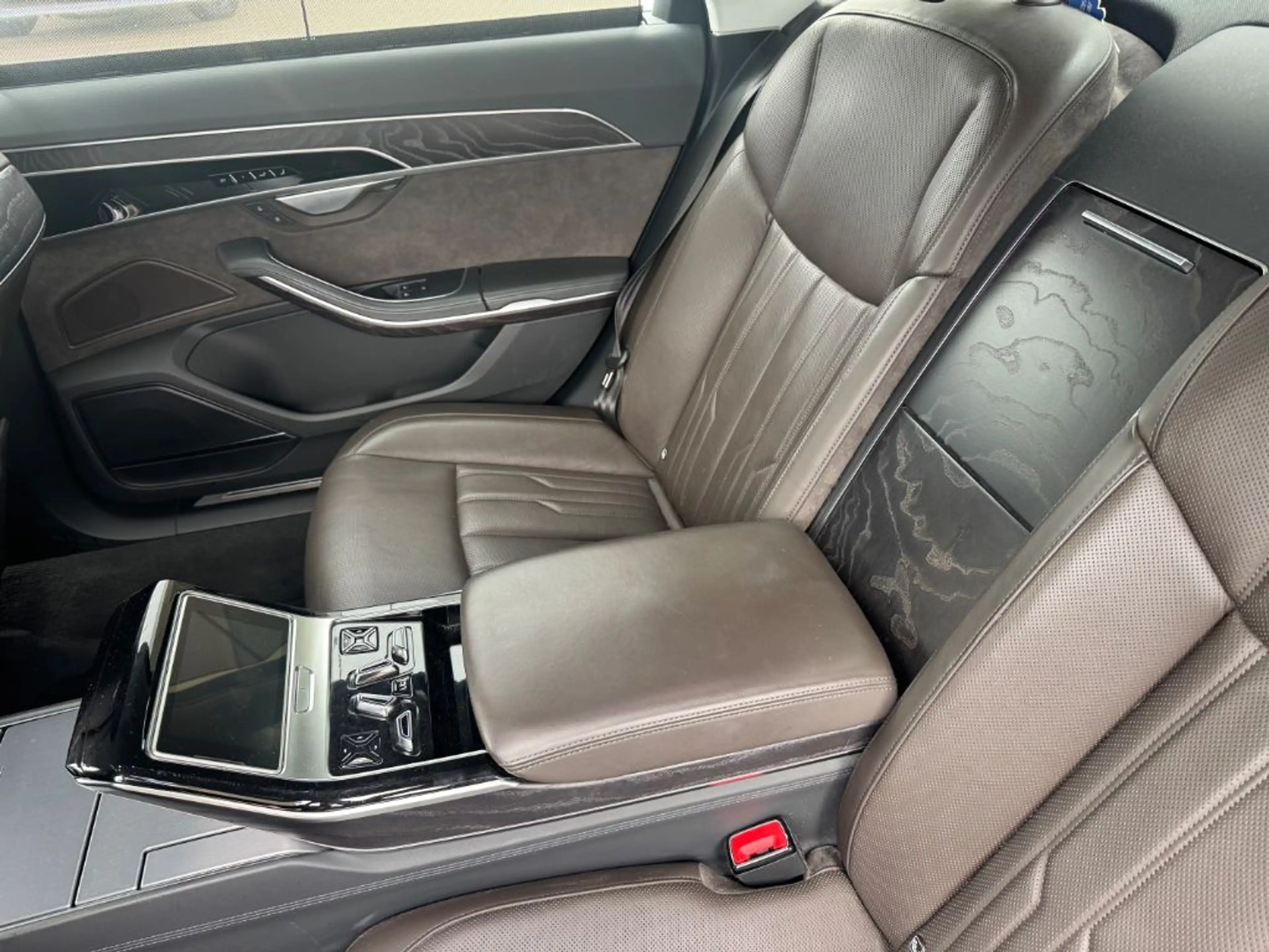 Audi A8 L 50 TDI quattro tiptronic — photo 14