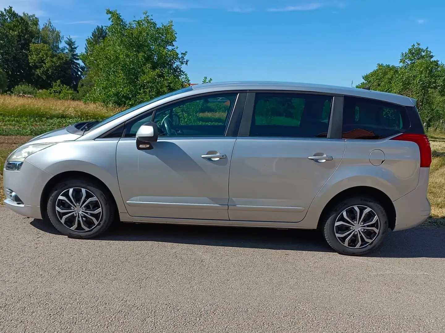 Peugeot 5008 5008 1,6 VTI Premium Premium Silber - 2