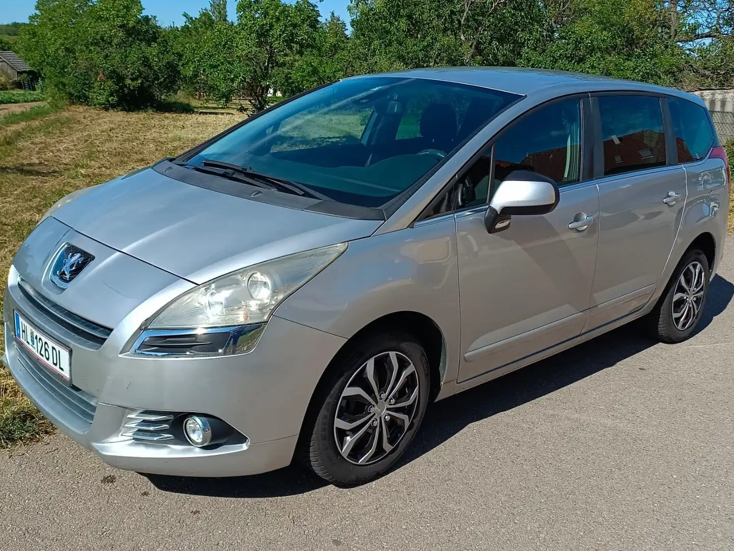 Peugeot 5008 5008 1,6 VTI Premium Premium Silber - 1