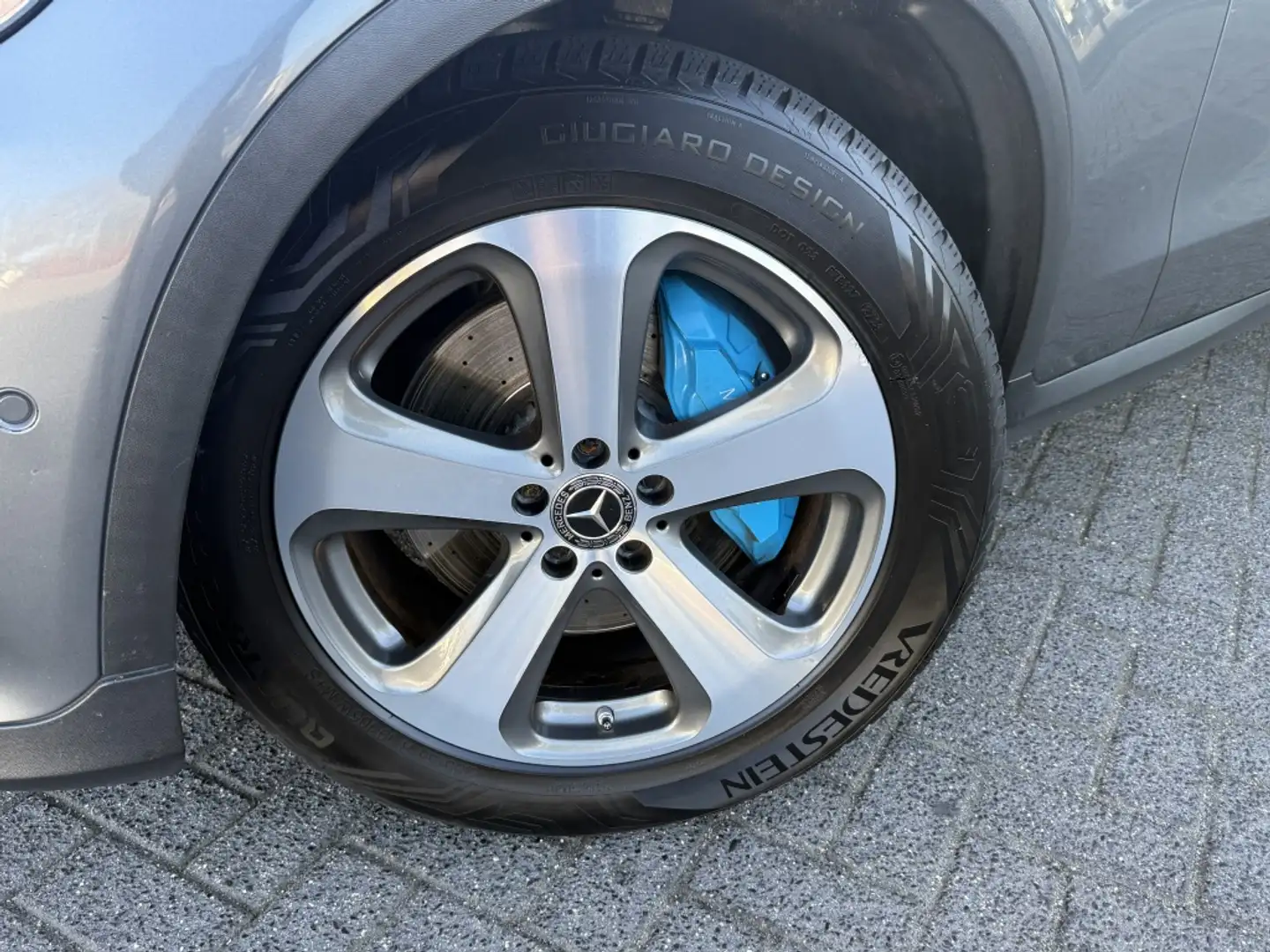 Mercedes-Benz GLC 350 350e 4MATIC Amb. Grau - 2