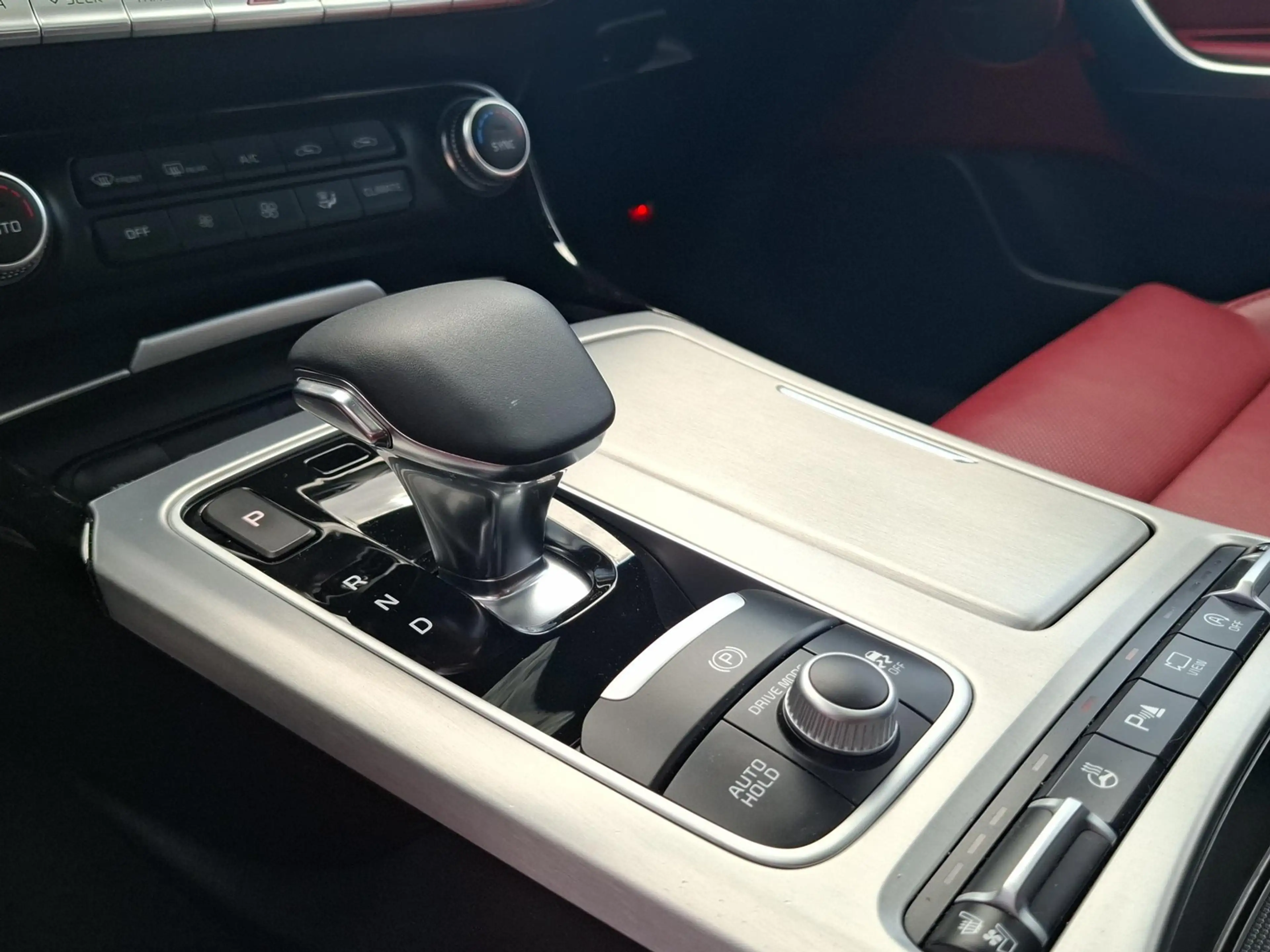 Kia Stinger 3.3 GT 4WD AUTOMATIK / LEDER / SCHIEBEDACH / E-SIT — photo 14