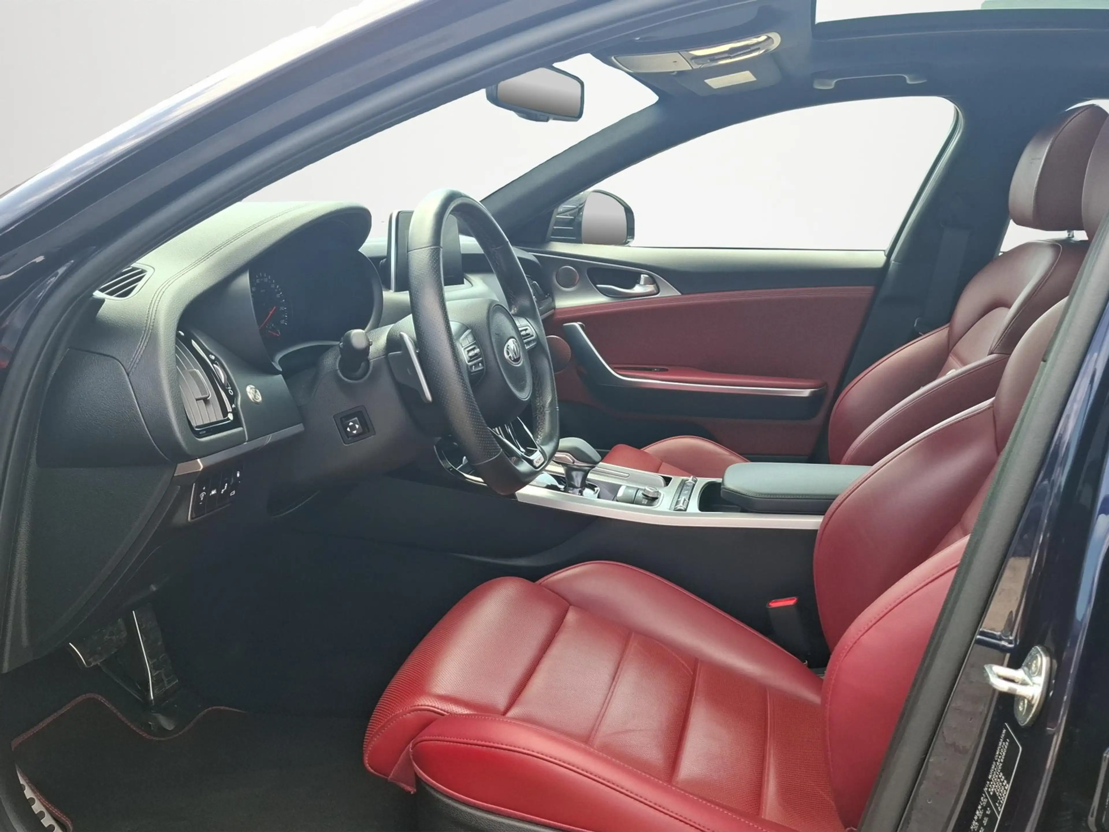Kia Stinger 3.3 GT 4WD AUTOMATIK / LEDER / SCHIEBEDACH / E-SIT — photo 9