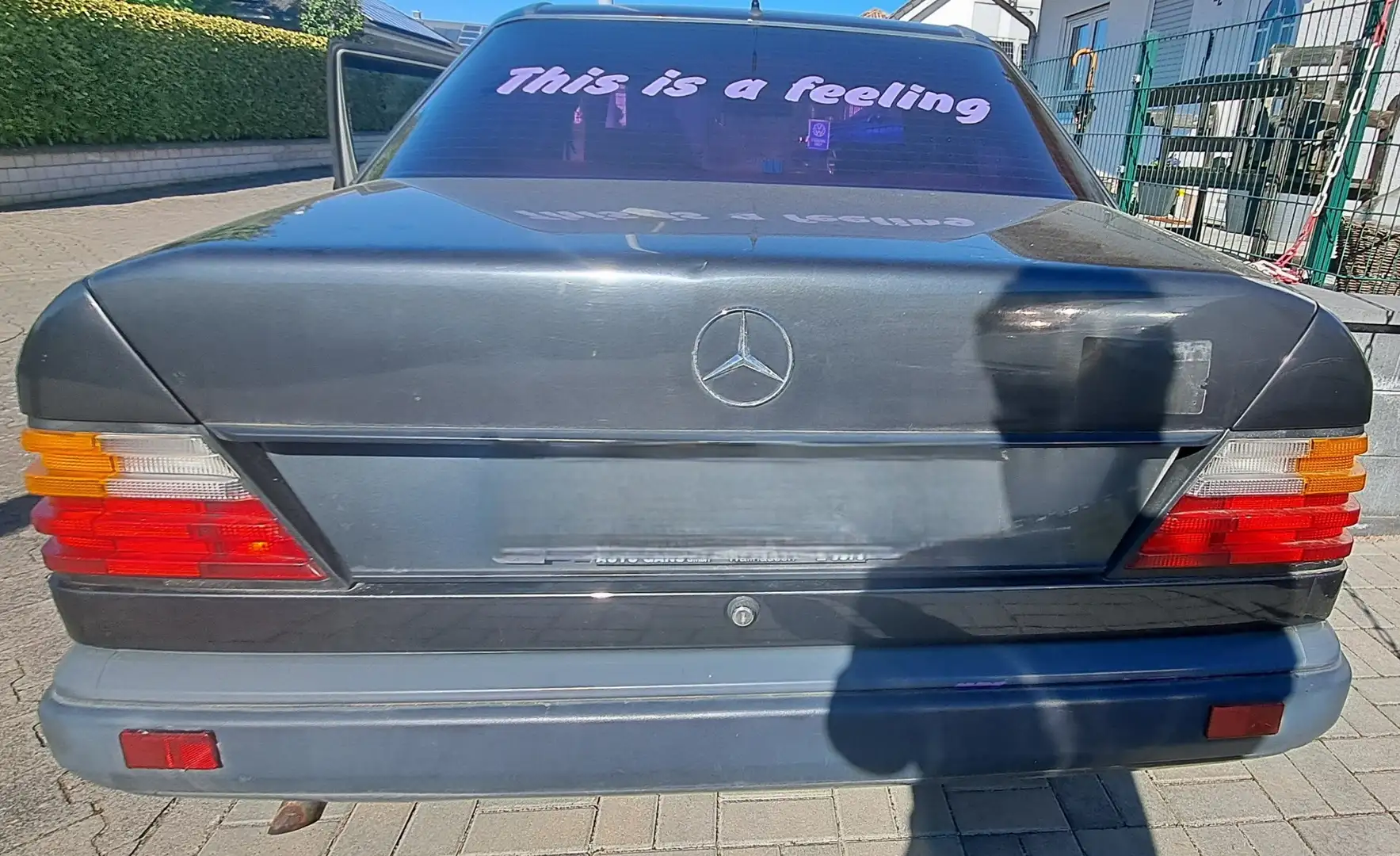 Mercedes-Benz 230 E - 2