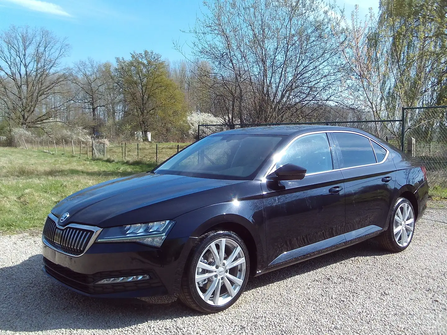 Skoda Superb Benzine 1.5 90dkm 150PK Camera 18"Alu Topwagen 020 Zwart - 1