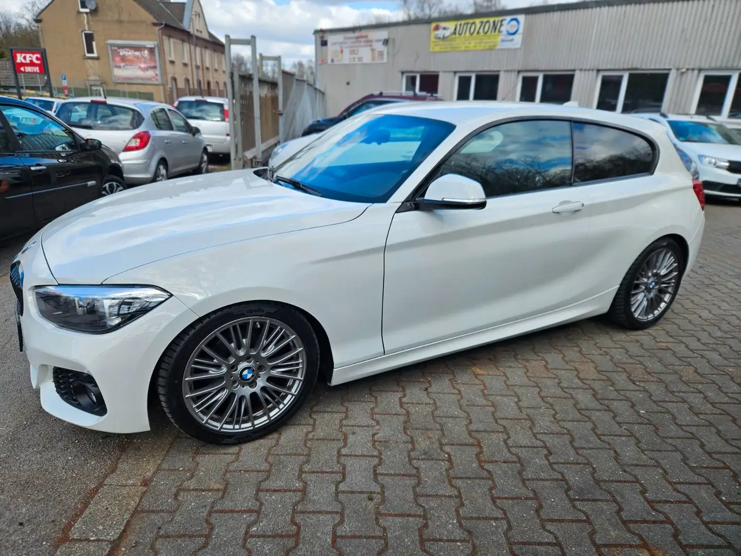 BMW 120 Baureihe 1 Lim. 3-trg. 120 i M Sport Tüv Neu Blanc - 2