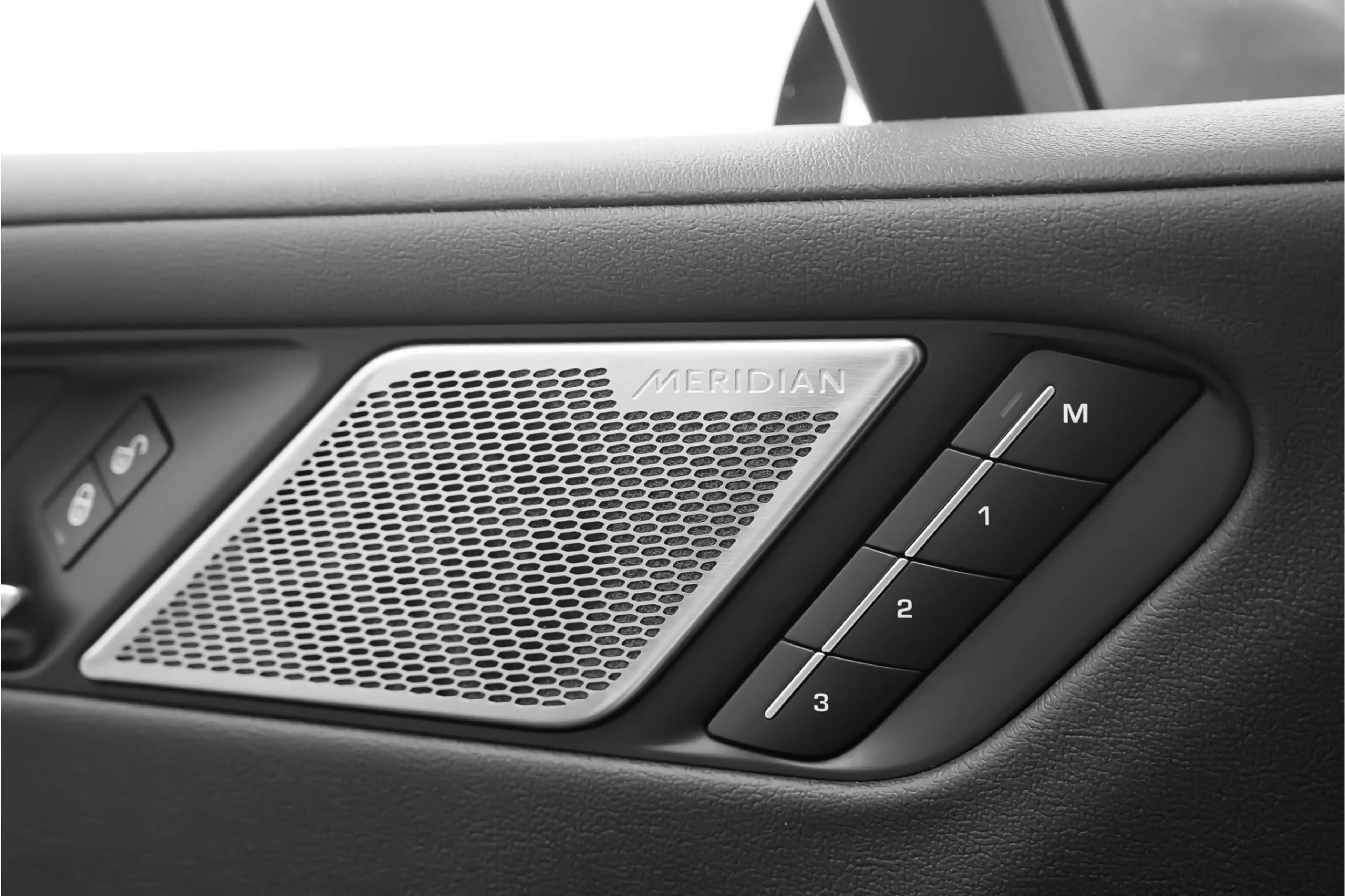 Jaguar I-Pace EV400 SE 90 kWh Pano ACC Camera 21" — photo 23