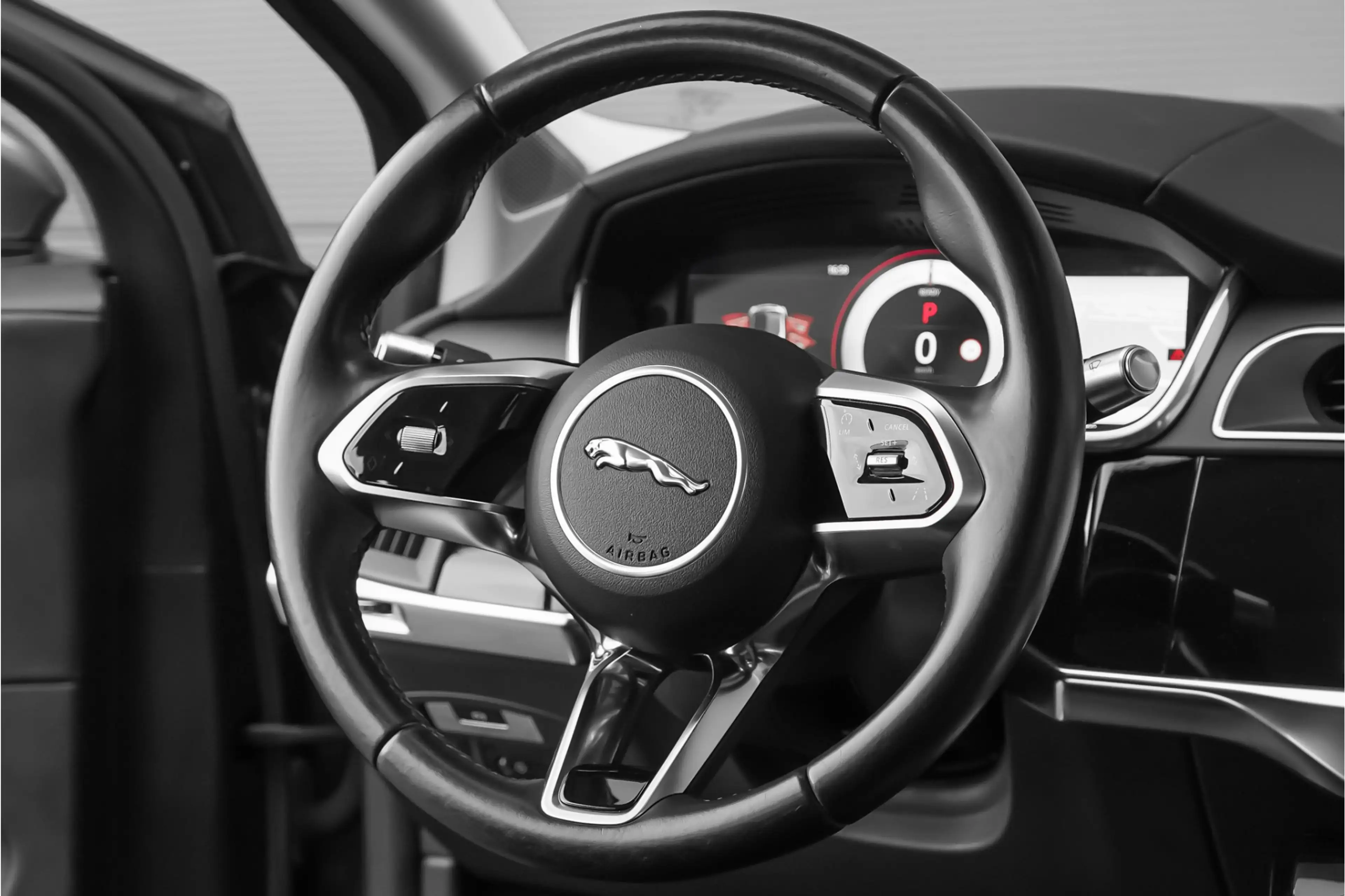 Jaguar I-Pace EV400 SE 90 kWh Pano ACC Camera 21" — photo 20