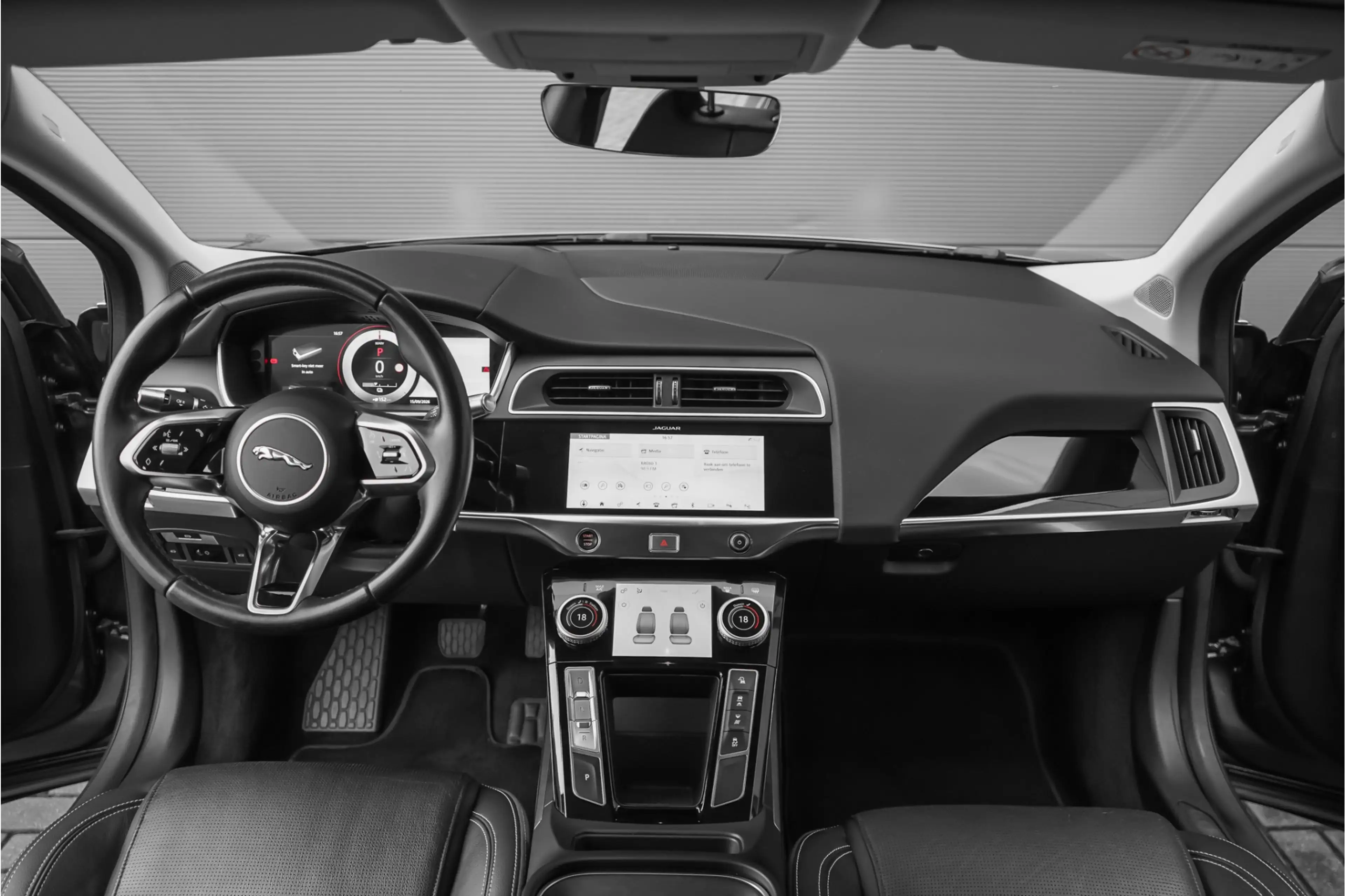 Jaguar I-Pace EV400 SE 90 kWh Pano ACC Camera 21" — photo 2
