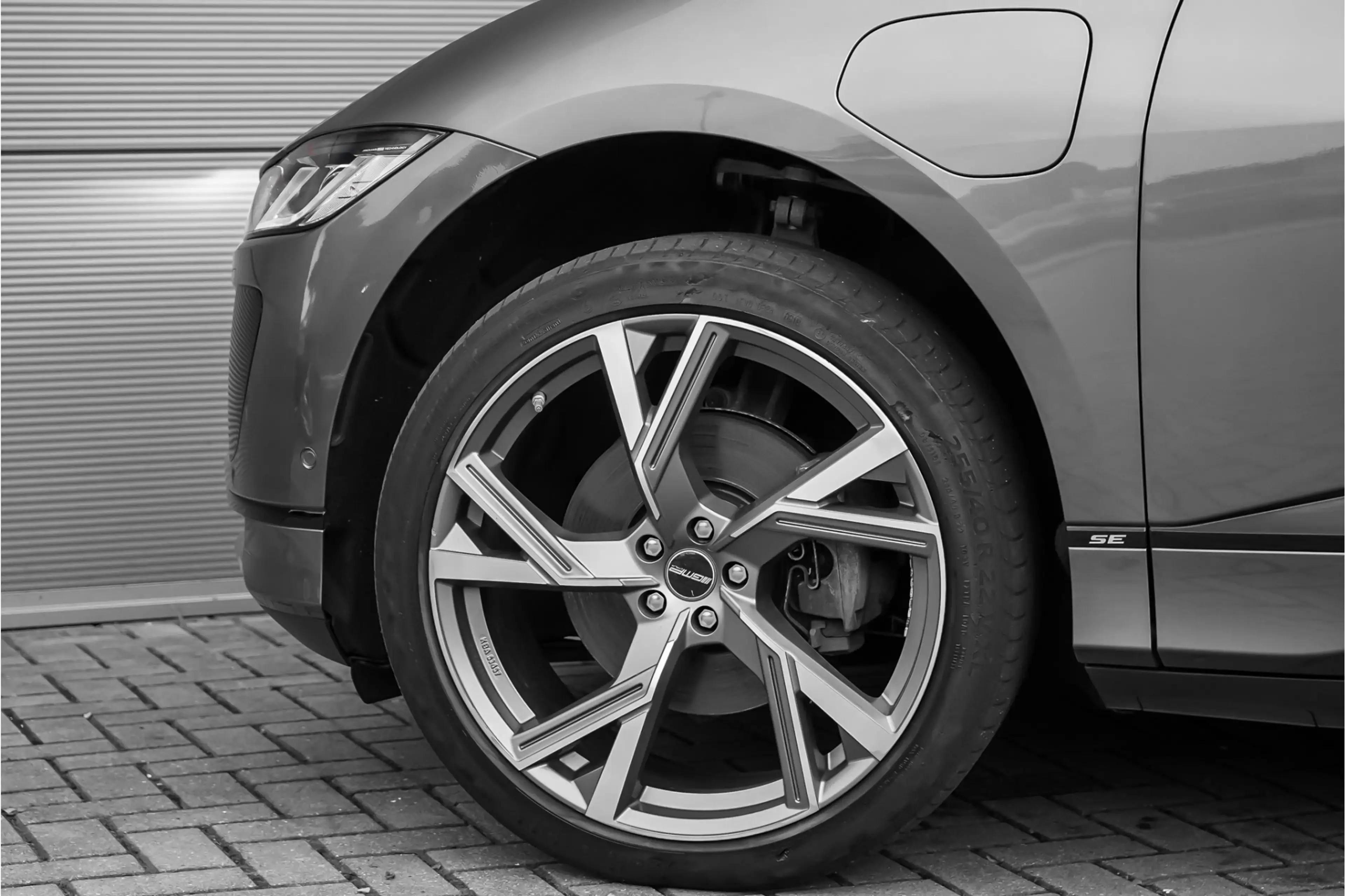 Jaguar I-Pace EV400 SE 90 kWh Pano ACC Camera 21" — photo 19