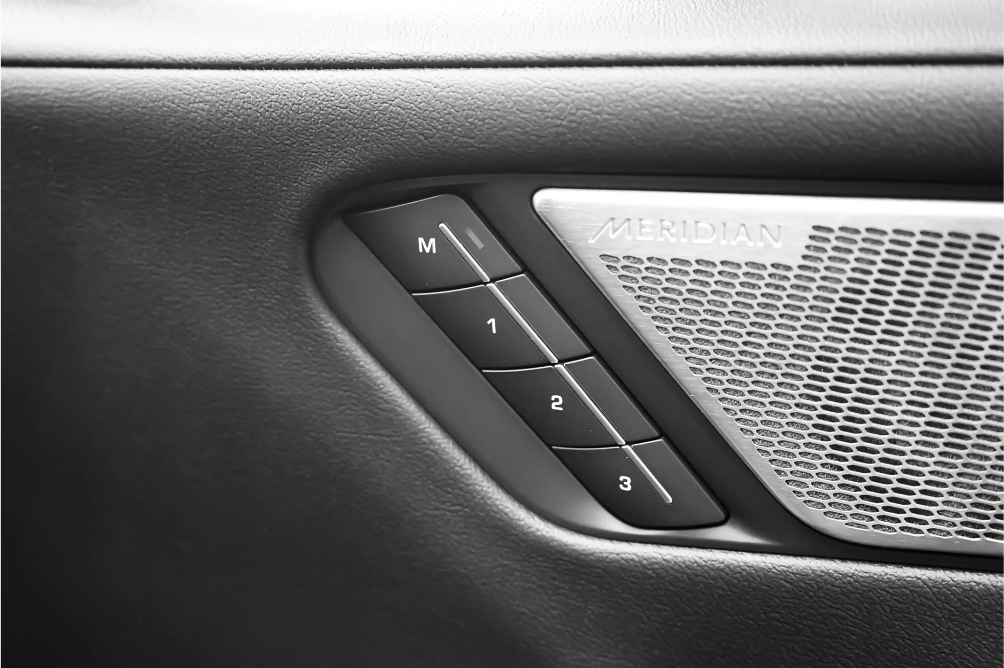 Jaguar I-Pace EV400 SE 90 kWh Pano ACC Camera 21" — photo 36