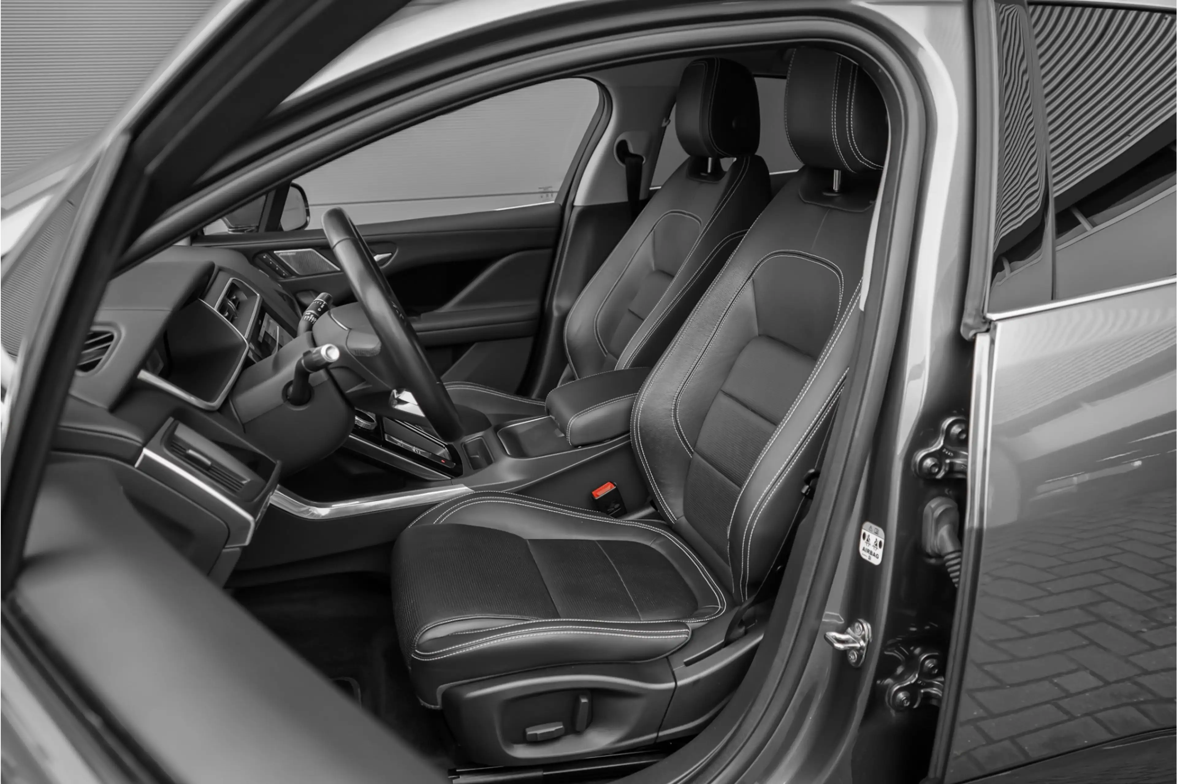Jaguar I-Pace EV400 SE 90 kWh Pano ACC Camera 21" — photo 5