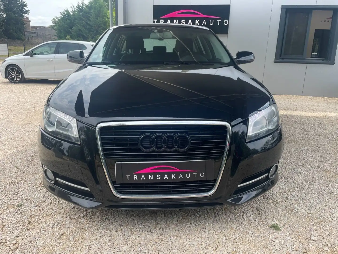Audi A3 (8P Phase 2) 1.6 TDI 90ch Sportback Ambition / Ori crna - 2