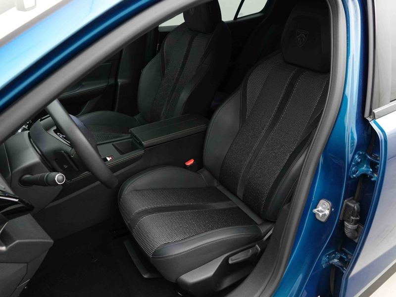 Peugeot 408 PHEV 225 | EV Range 60km | GT | GPS | LED | Camera — photo 8