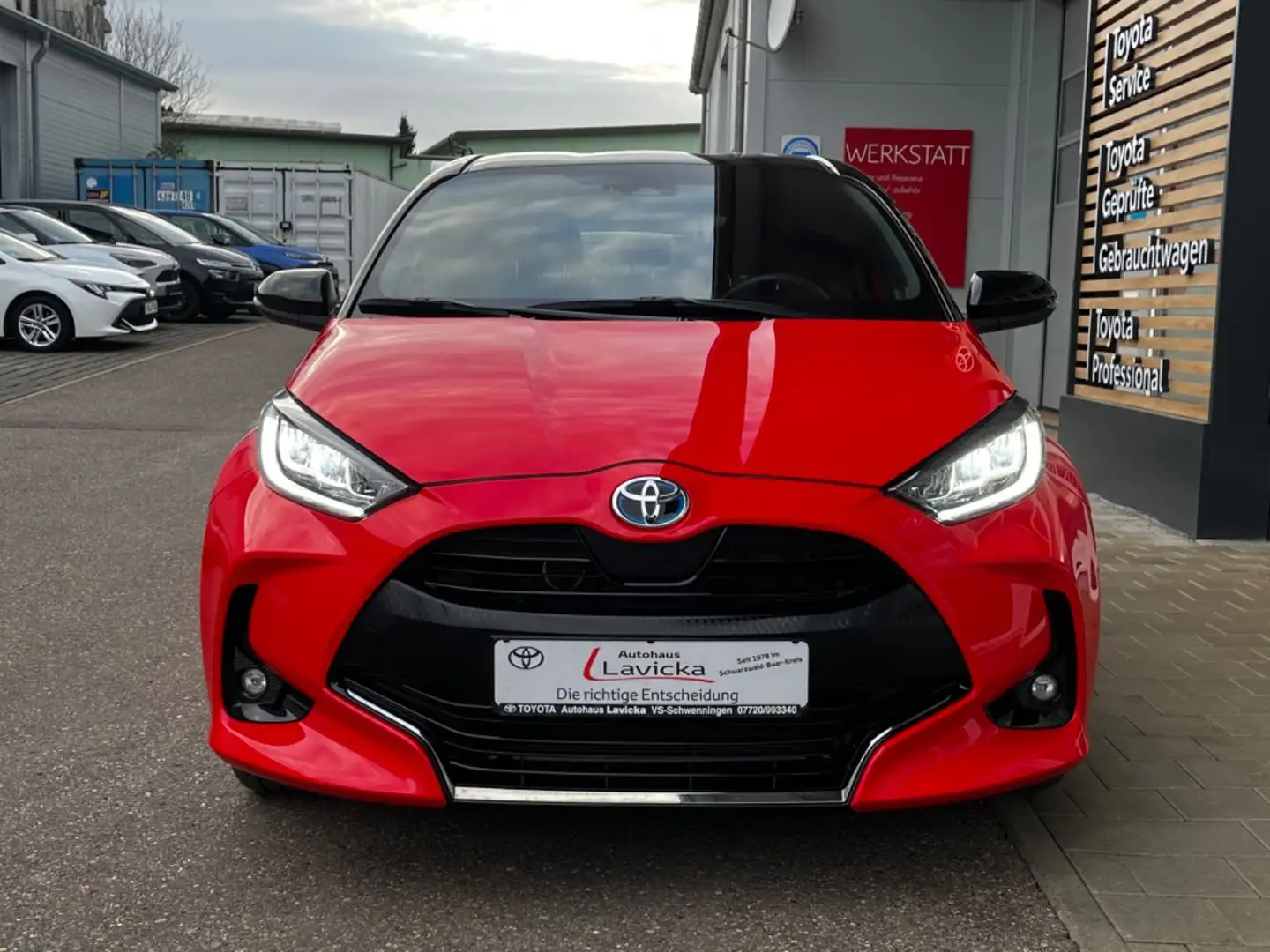 Toyota Yaris Hybrid Premiere Edition Rot - 2