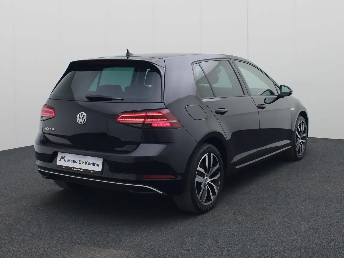 Volkswagen e-Golf E-DITION 100kW/136PK · Navigatie · LED · Camera + Zwart - 2