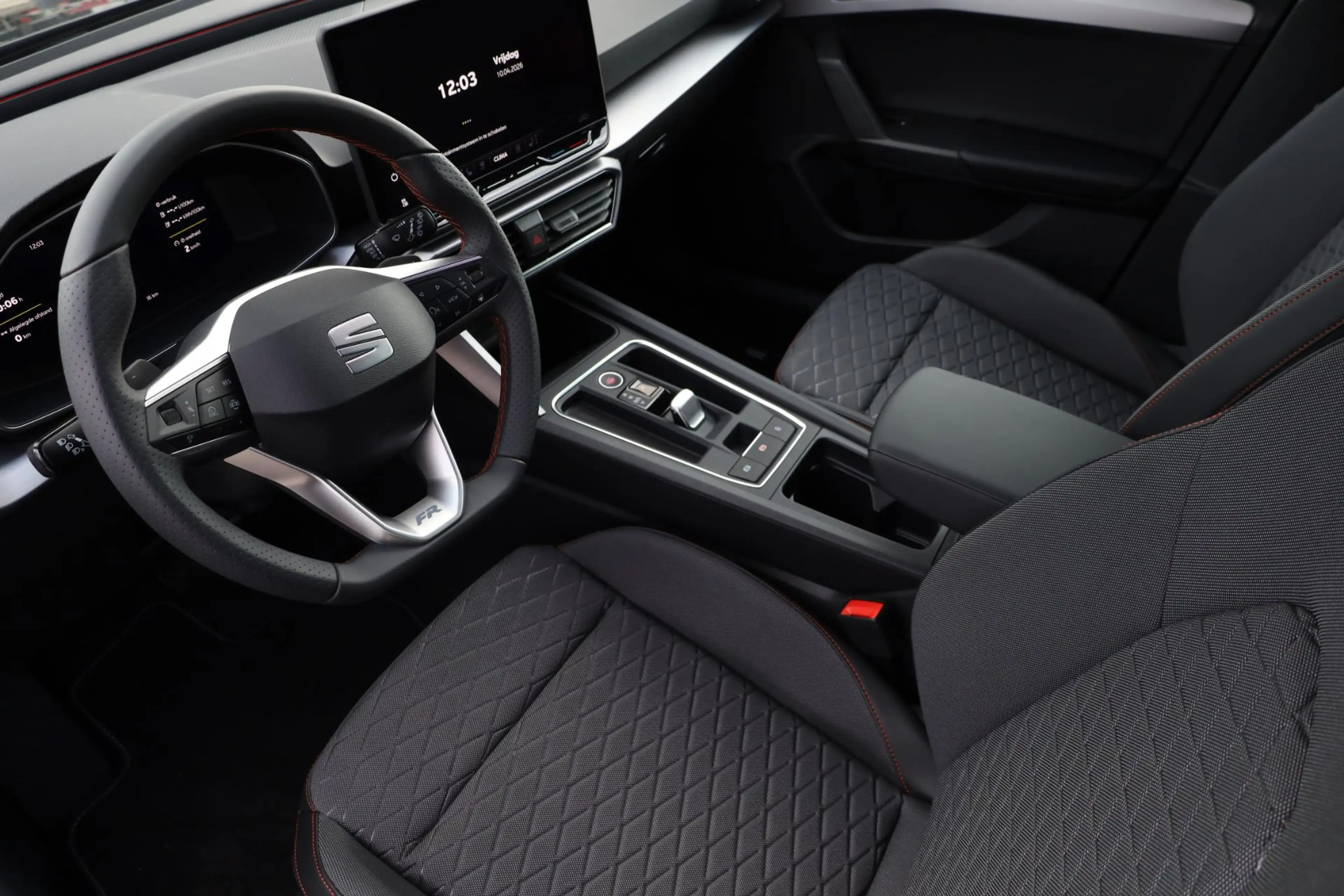 SEAT Leon e-Hybrid Sportstourer 1.5 TSI FR Business 204PK / 150kW DSG — photo 4