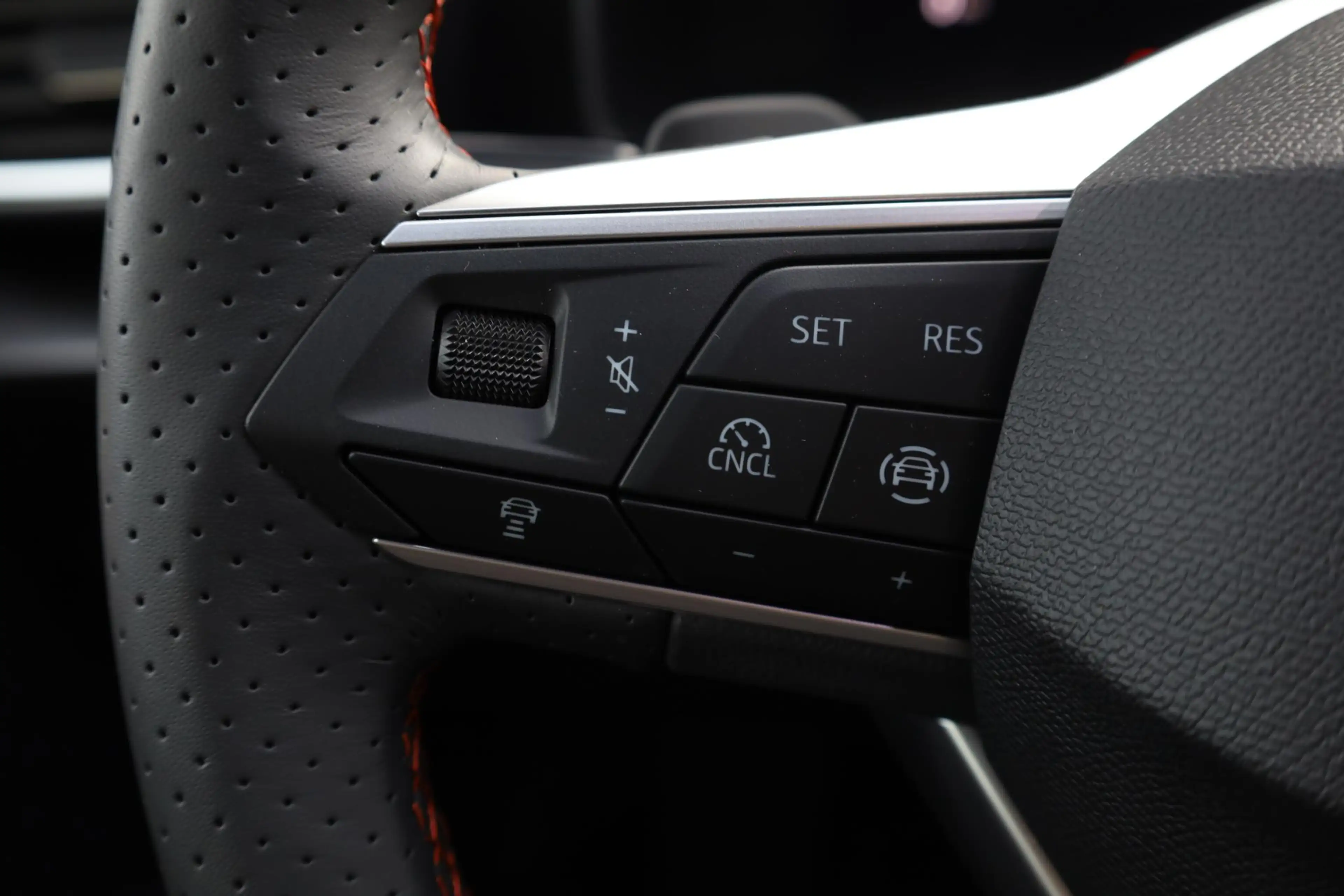 SEAT Leon e-Hybrid Sportstourer 1.5 TSI FR Business 204PK / 150kW DSG — photo 18