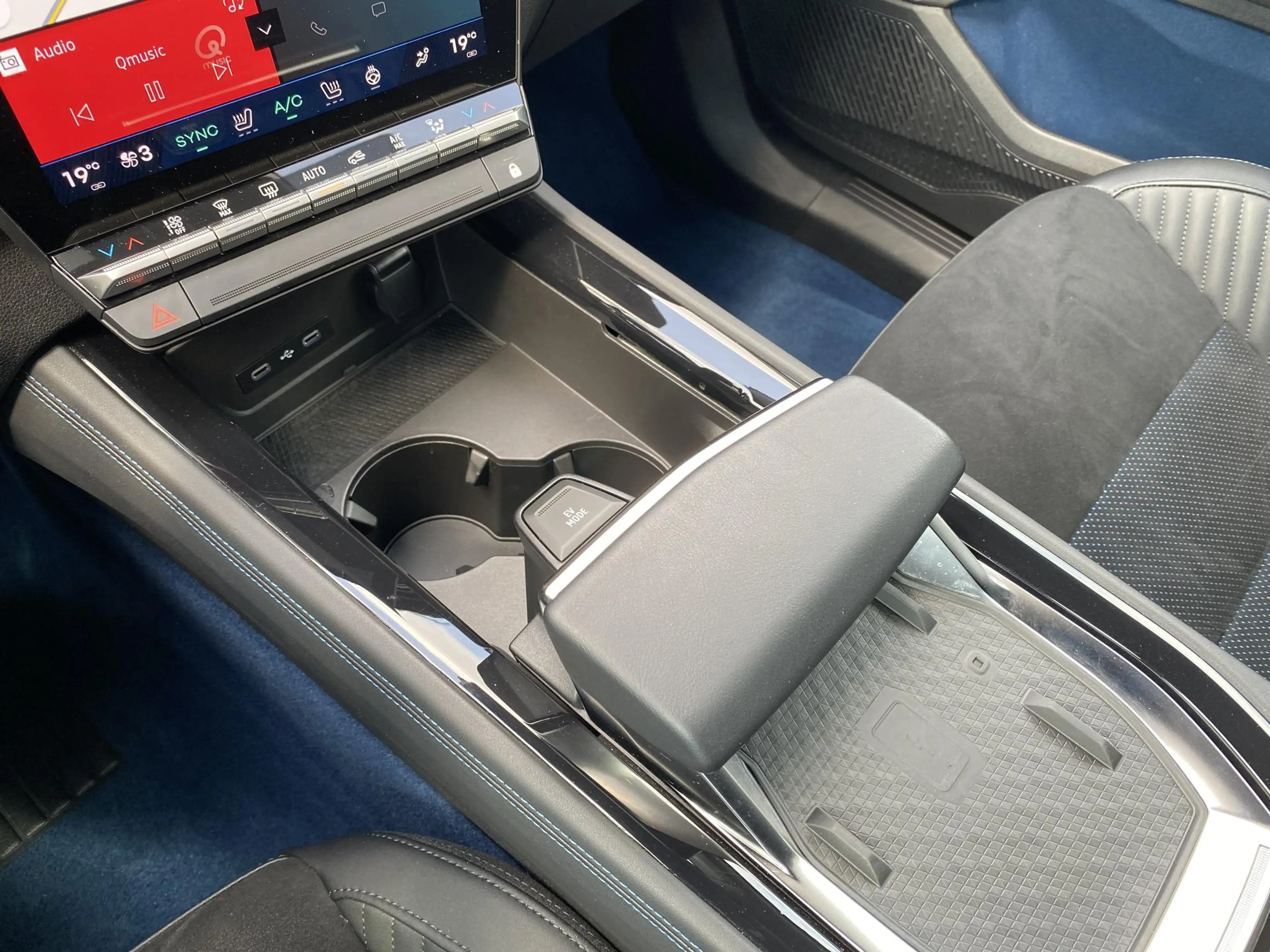 Renault Rafale hyper hybrid E-Tech 4x4 Esprit Alpine — photo 10