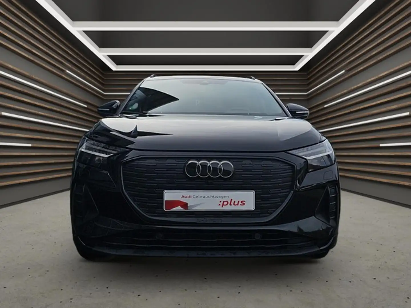 Audi Q4 e-tron 45 e-tron AHK Matrix Pano Schwarz - 2